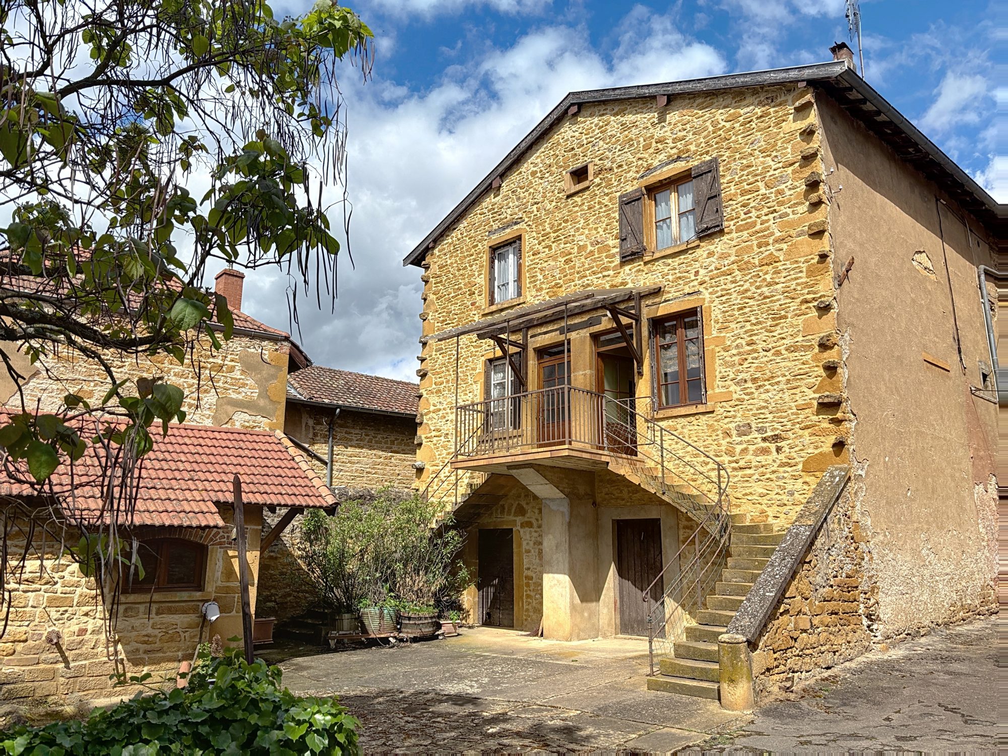 Maison 140m² en pierres dorées à réhabiliter Bagnols 69620