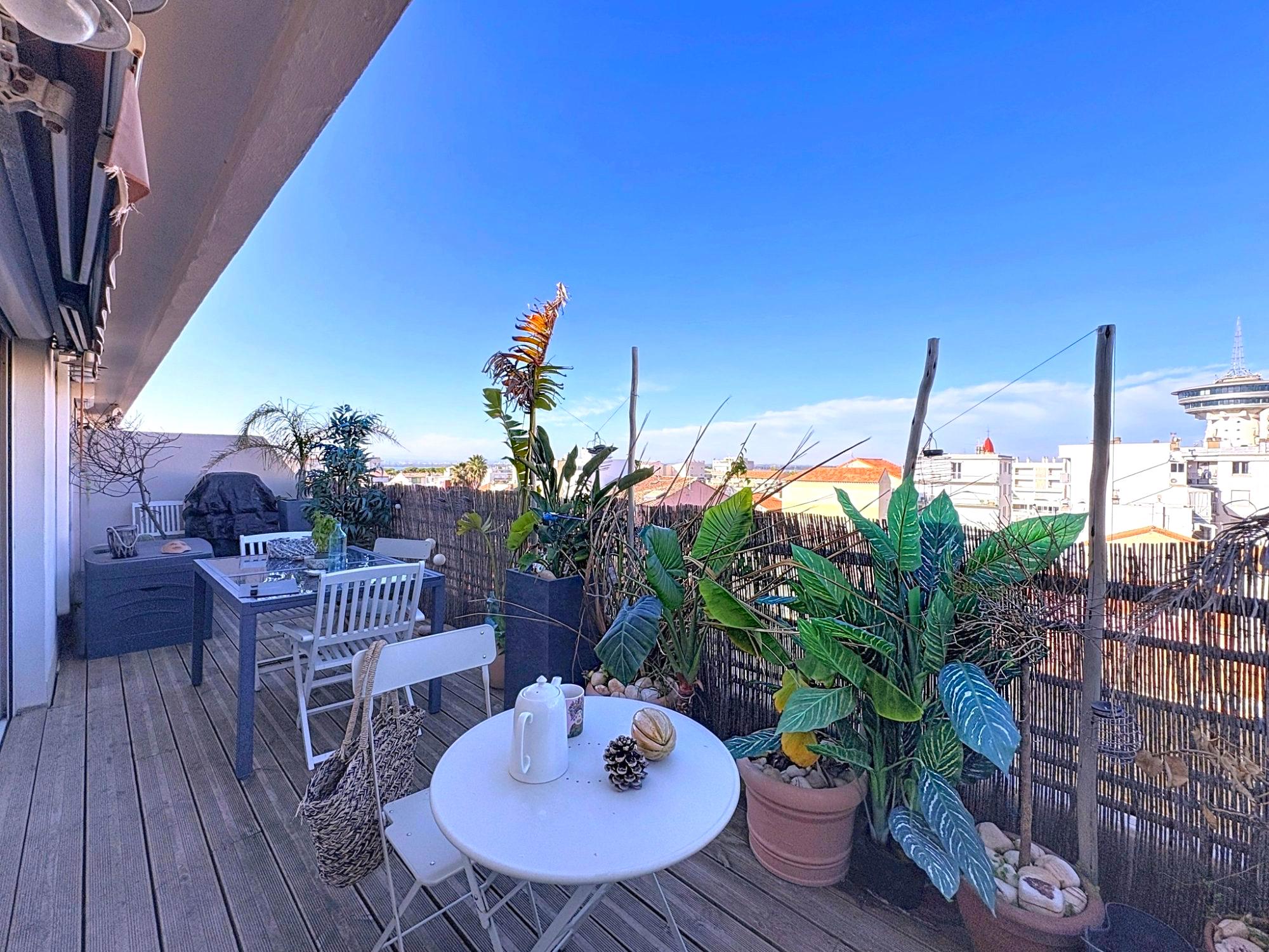 EXCLUSIVITÉ - PALAVAS LES FLOTS - Centre Ville : Appartement T3 38m², terrasse 20m² avec vue