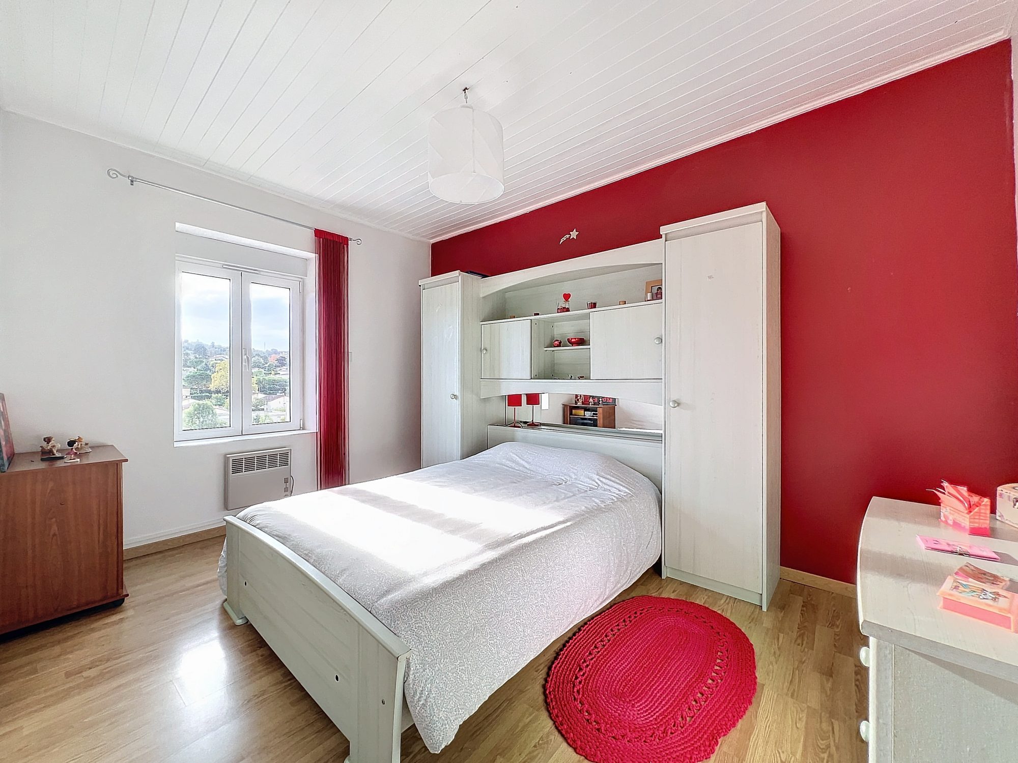 A NEUVILLE SUR SAONE, JOLIE MAISON DE 160m2 AVEC GARAGE SUR 1100m2 DE TERRAIN Neuville-sur-Saône 69250