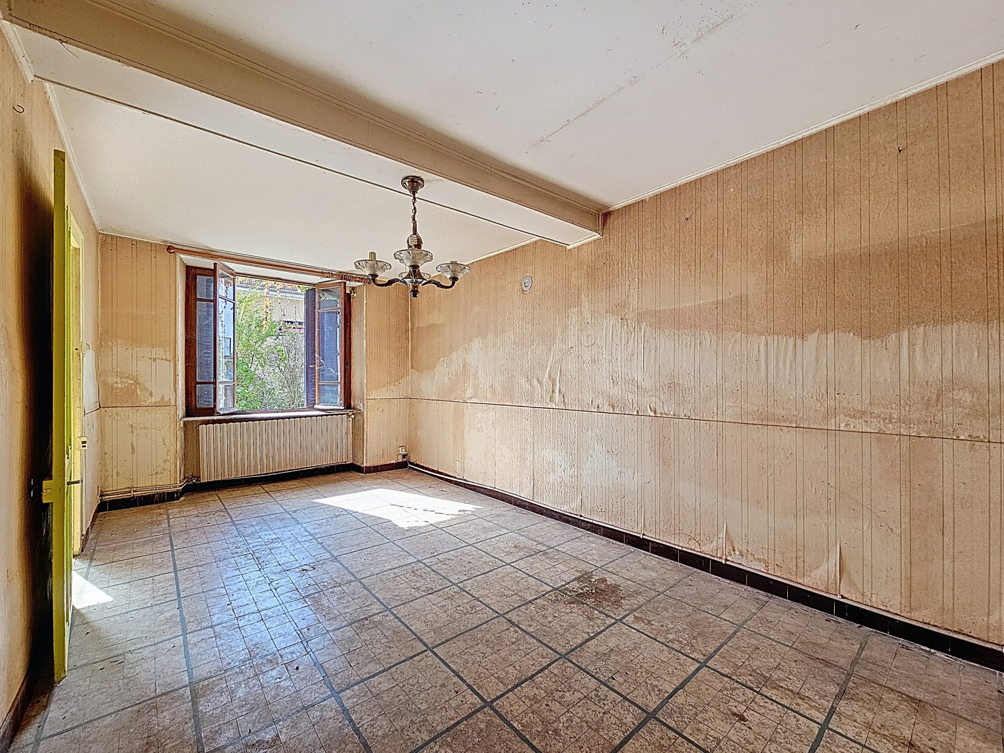 Maison à rénover avec gros potentiel Porte-des-Bonnevaux 38260