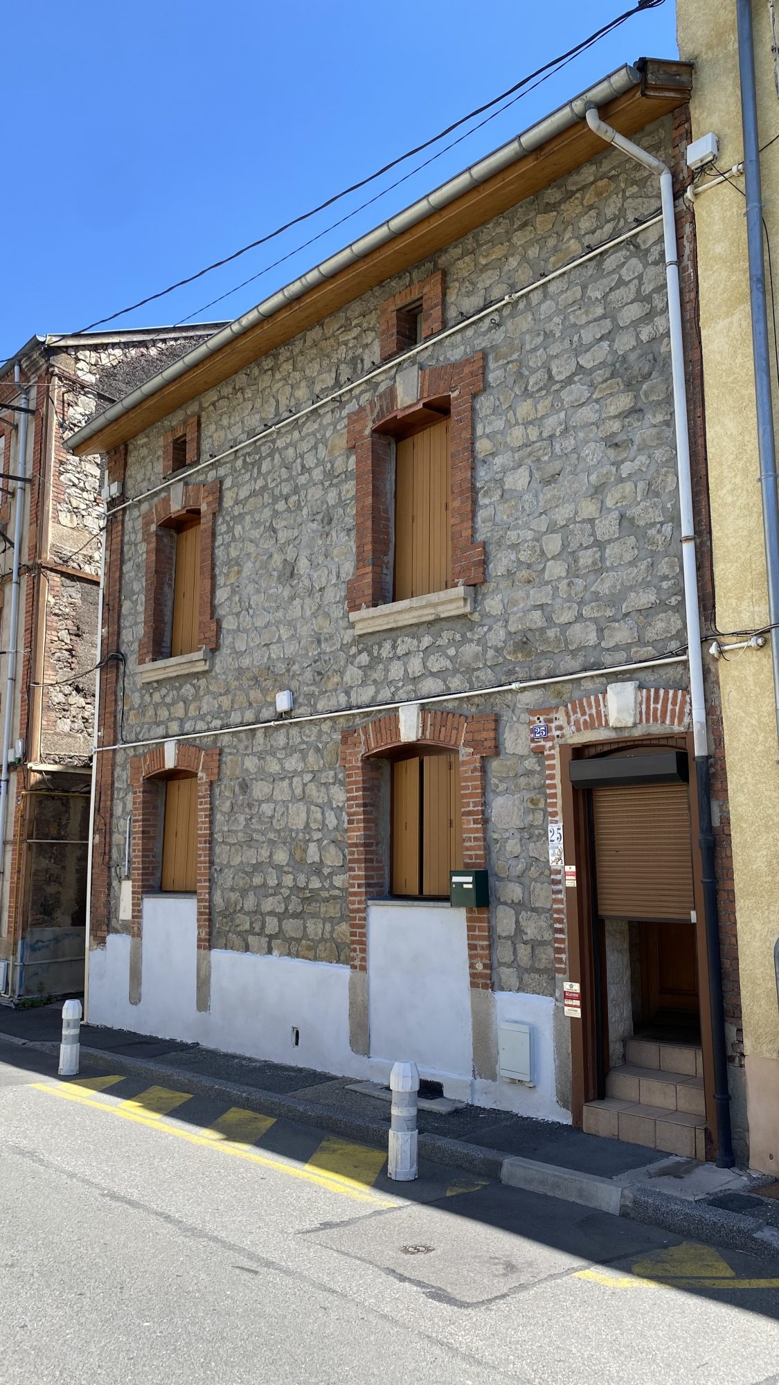MAISON 127m2 hab., TERRAIN 225m2, GARAGE, VERANDA, SOUS-SOL COMPLET, COMBLES AMENAGEABLES, 4 CHAMBRES, 2 SDB, 2WC