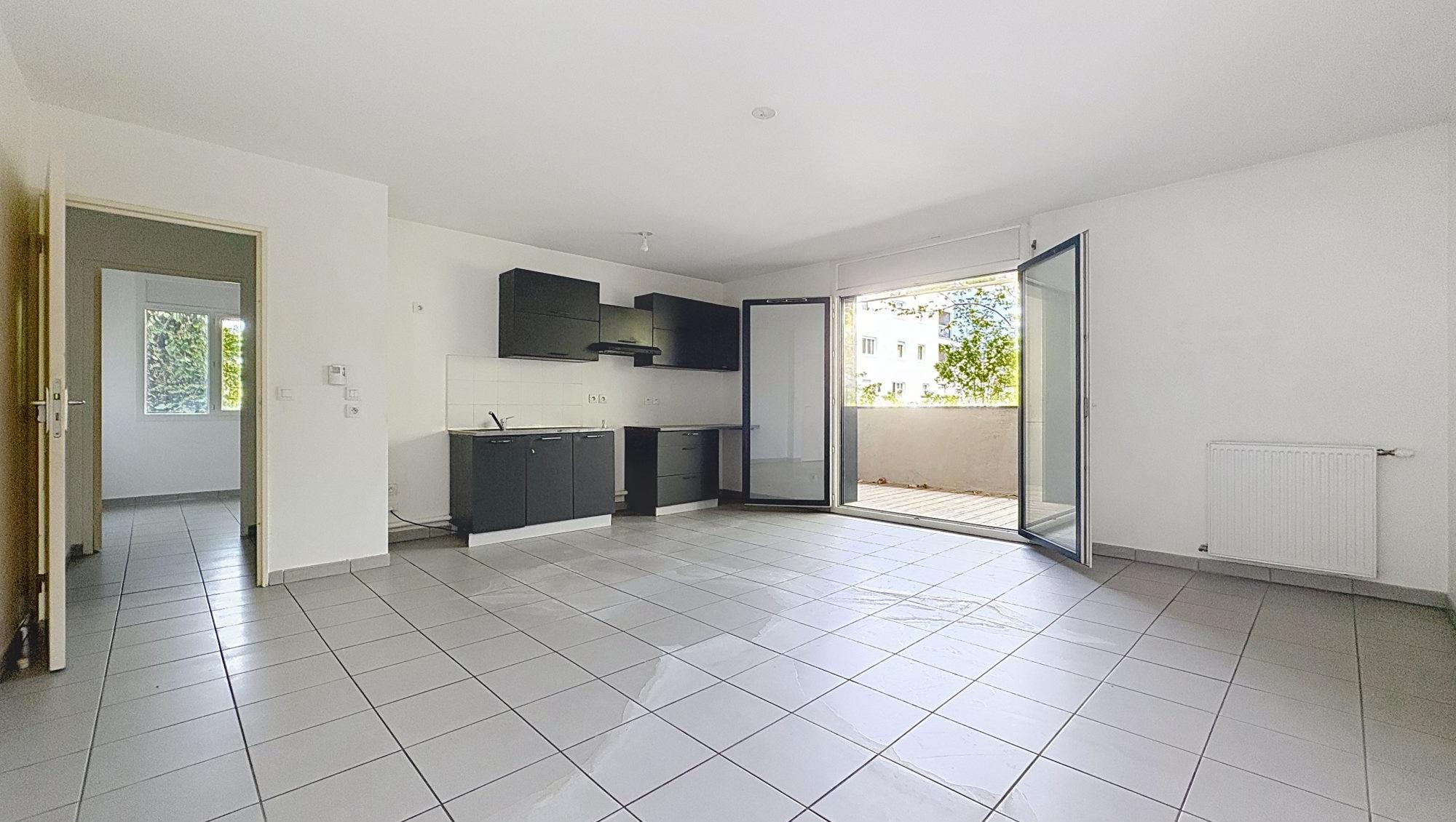 Vénissieux Centre - T3 de 64 m². 2 chambres. Loggia. Garage fermé possible. Vénissieux 69200