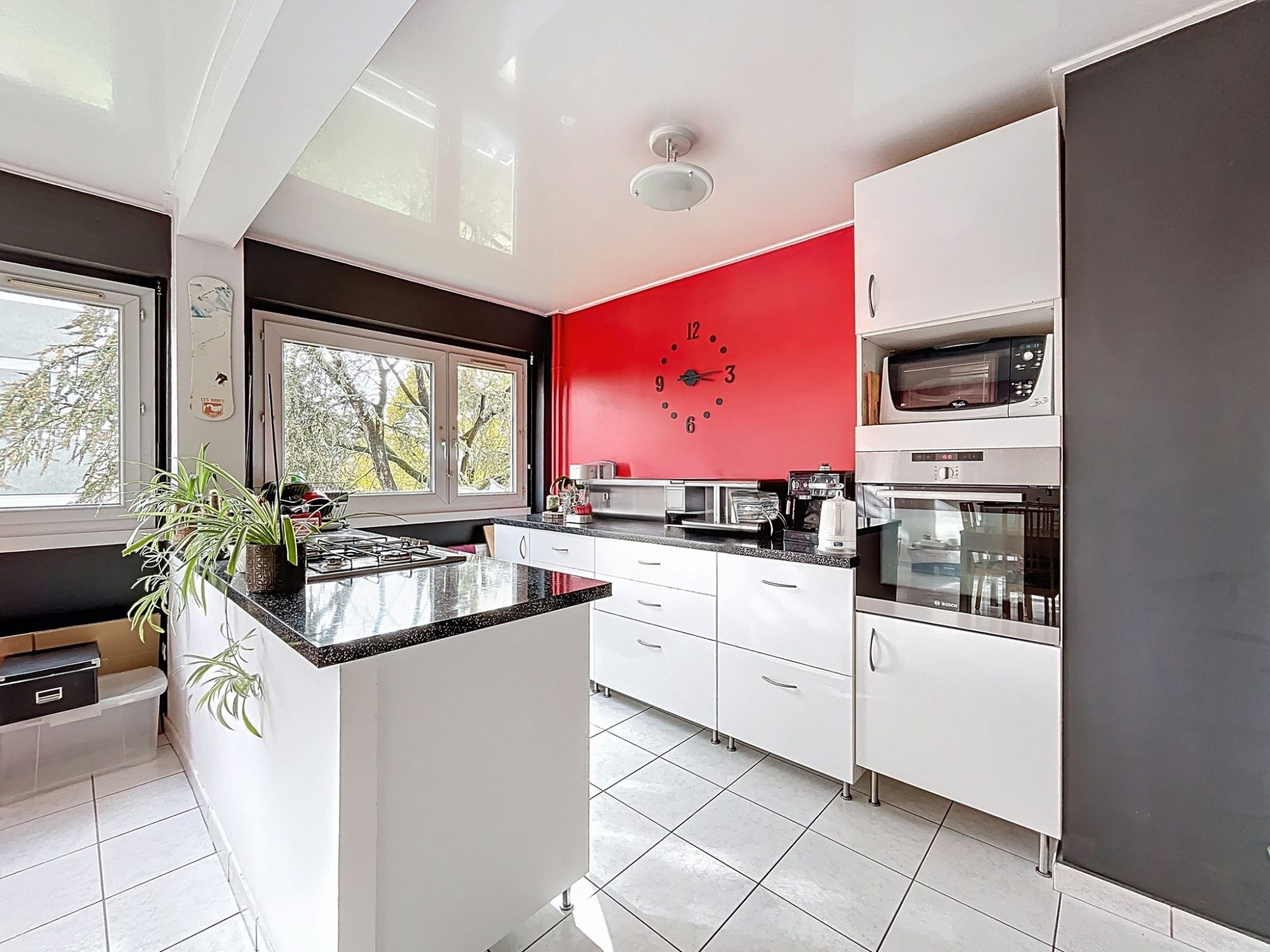 Très bel appartement lumineux au calme avec 3 chambres, cave et place de stationnement Décines-Charpieu 69150