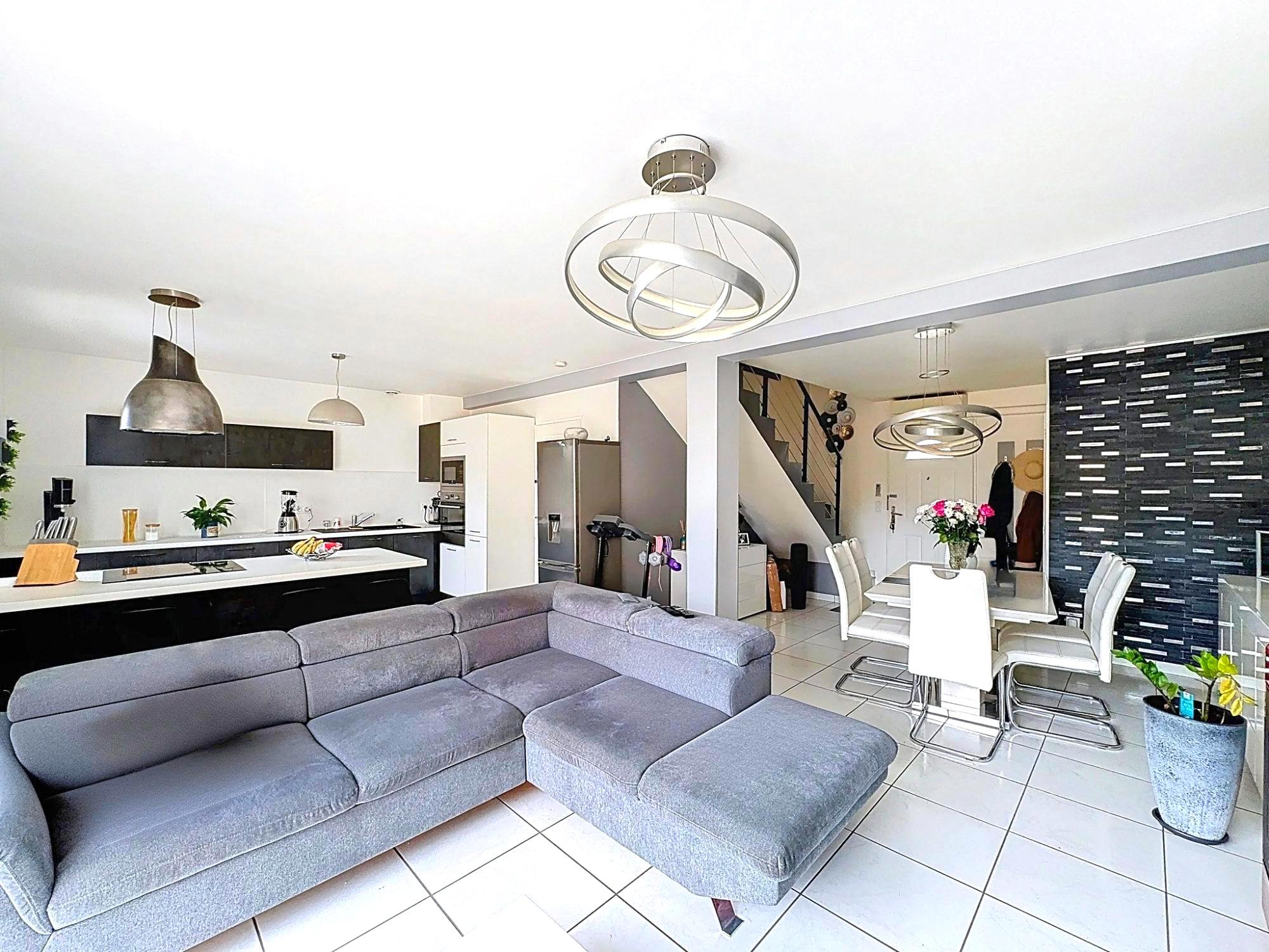 EXCLUSIVITÉ - PINET : Sur une parcelle de 167m², Maison R+1 T4 95,84m² , Garage