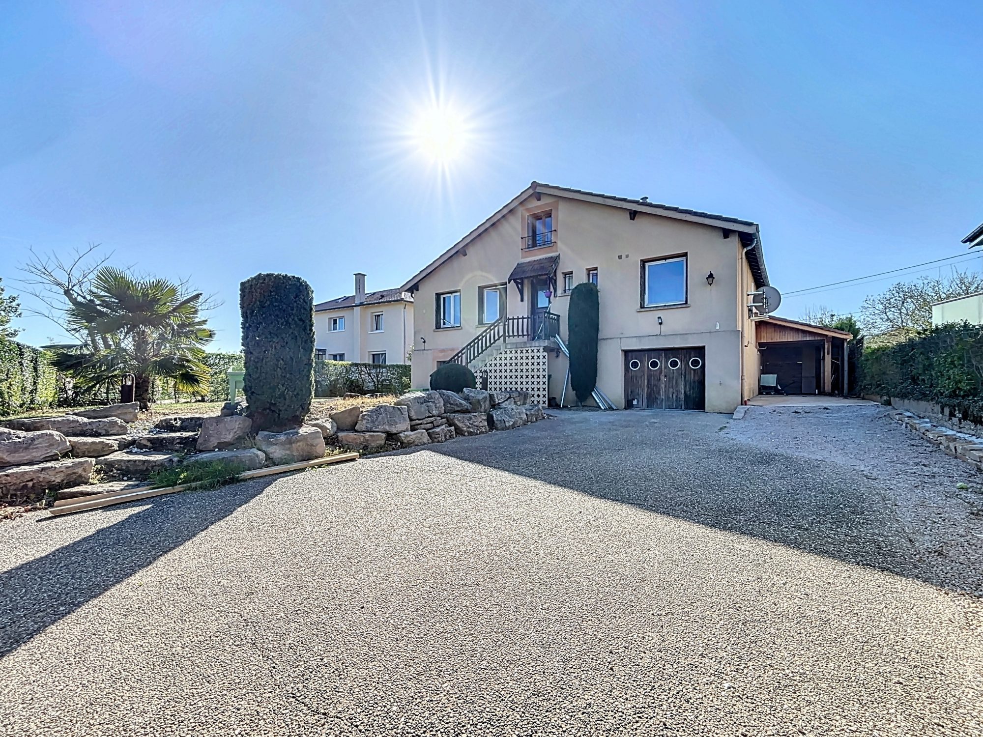 Centre village, belle maison de 160 m², terrain de 850 m² avec piscine Chaponost 69630