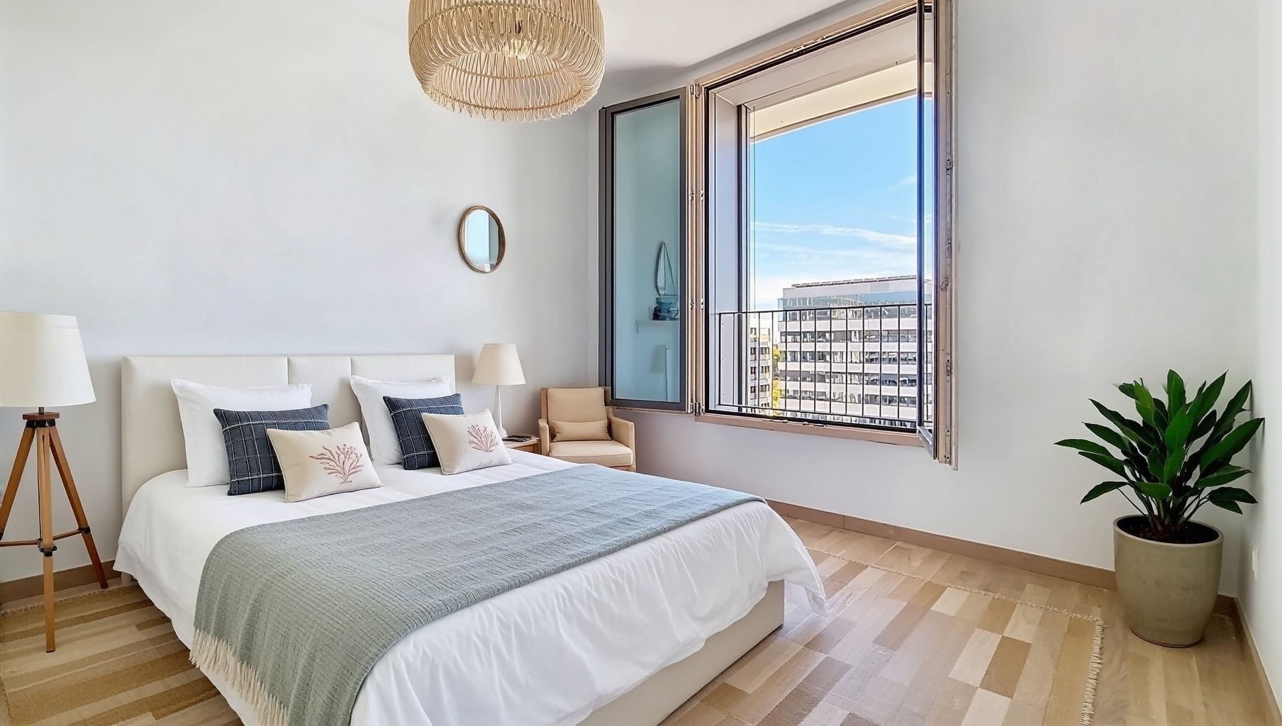 T4 coeur Confluence avec loggia - stationnement possible Lyon 69002