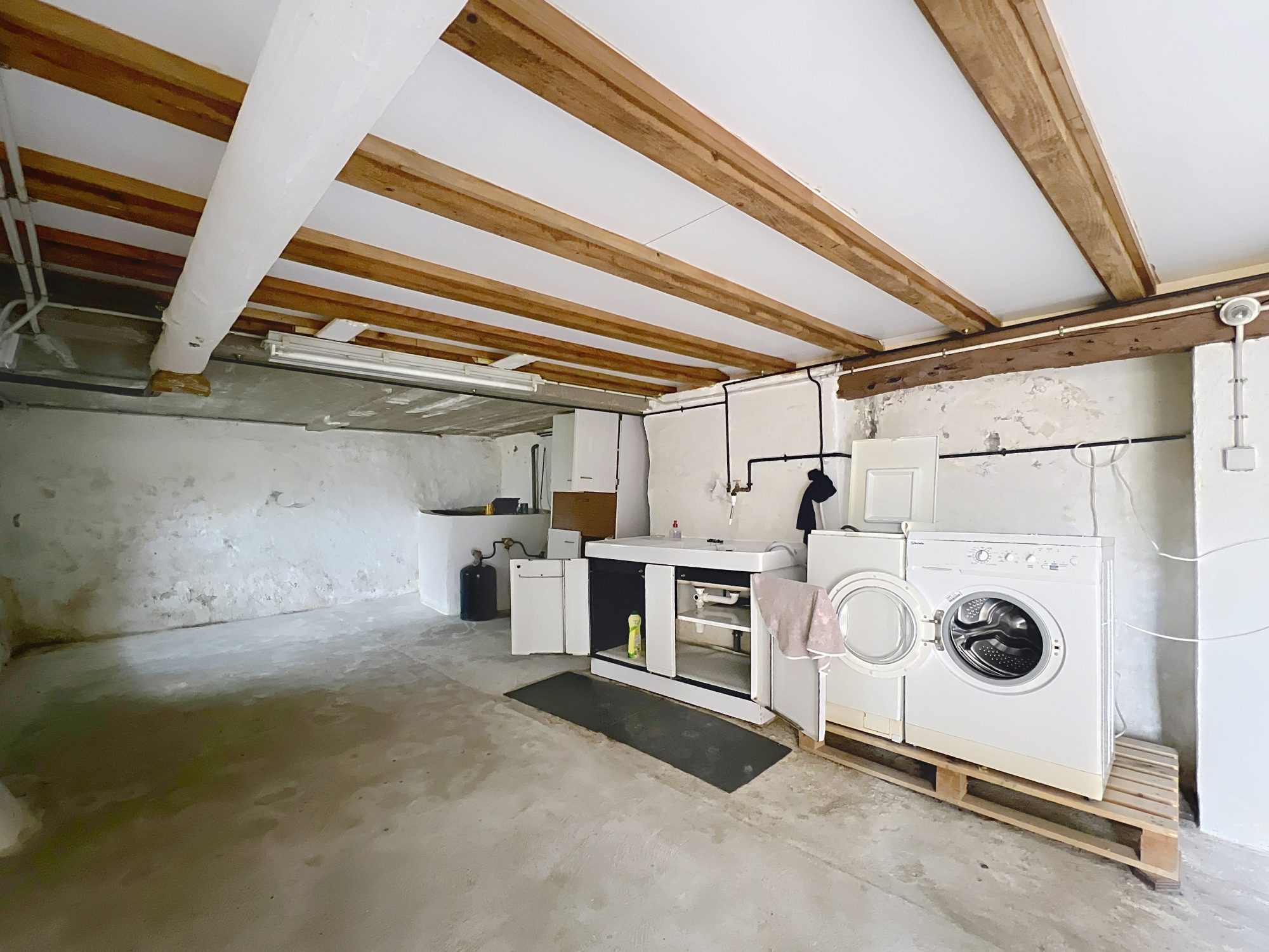 MAISON - 2 CHBRES – JARDIN – DEPENDANCES - SOUS SOL Saint-Vincent-de-Reins 69240