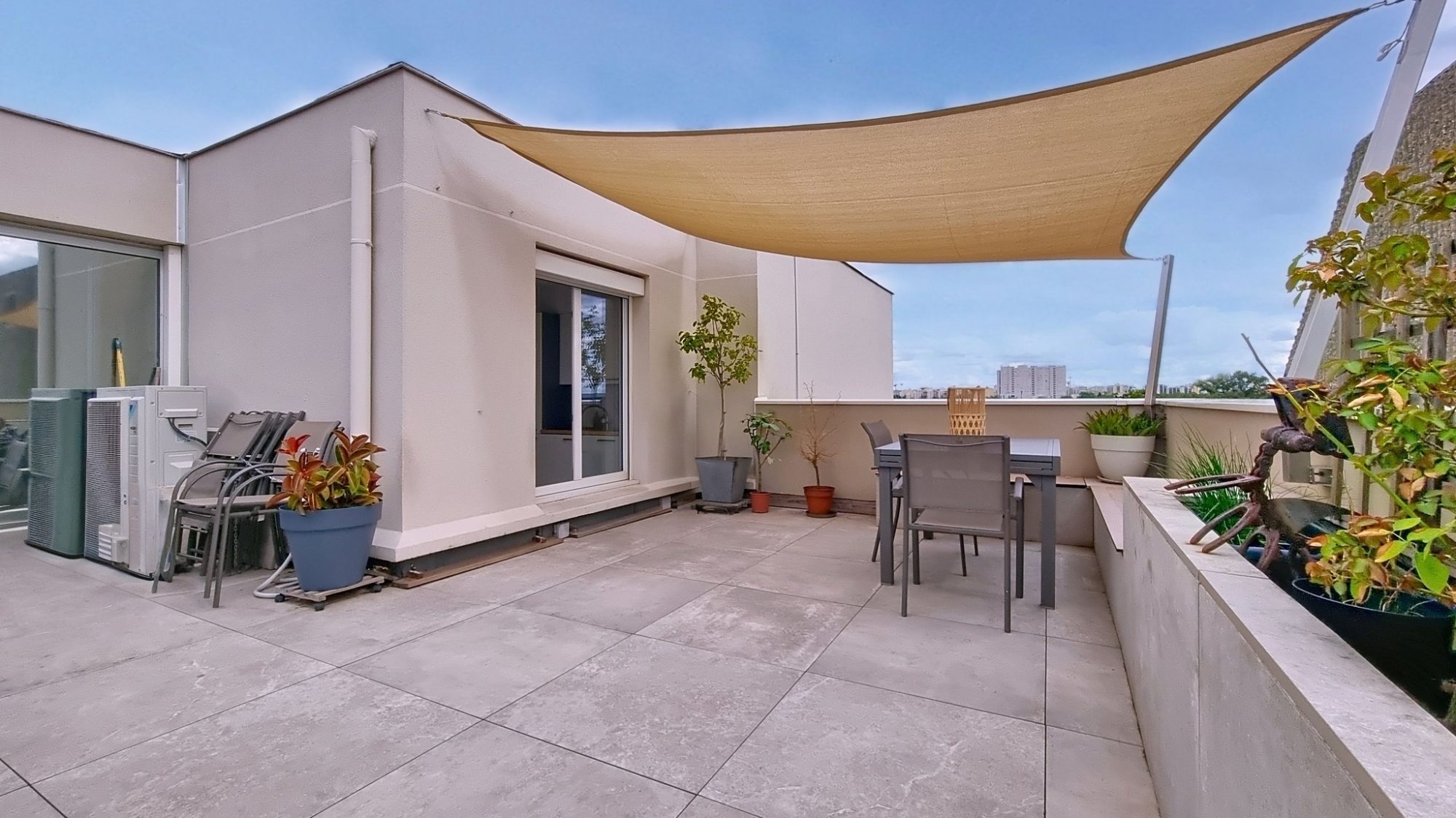 Dernier étage de 109m² avec terrasse de 34m² - garage double possible
