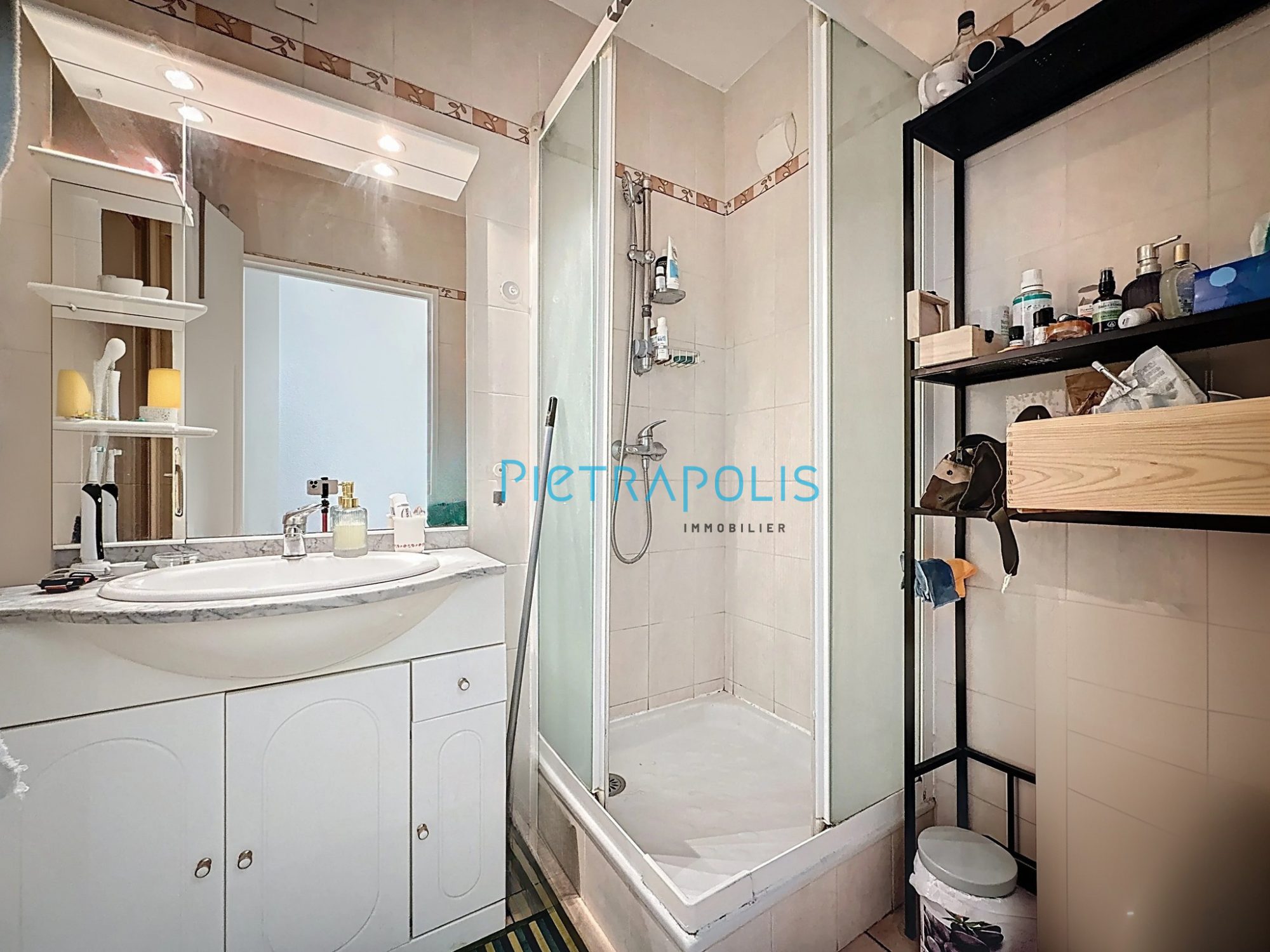 Investissement locatif – Appartement vendu avec locataire en place - Lyon 5 - Garage - Cave Lyon 69005