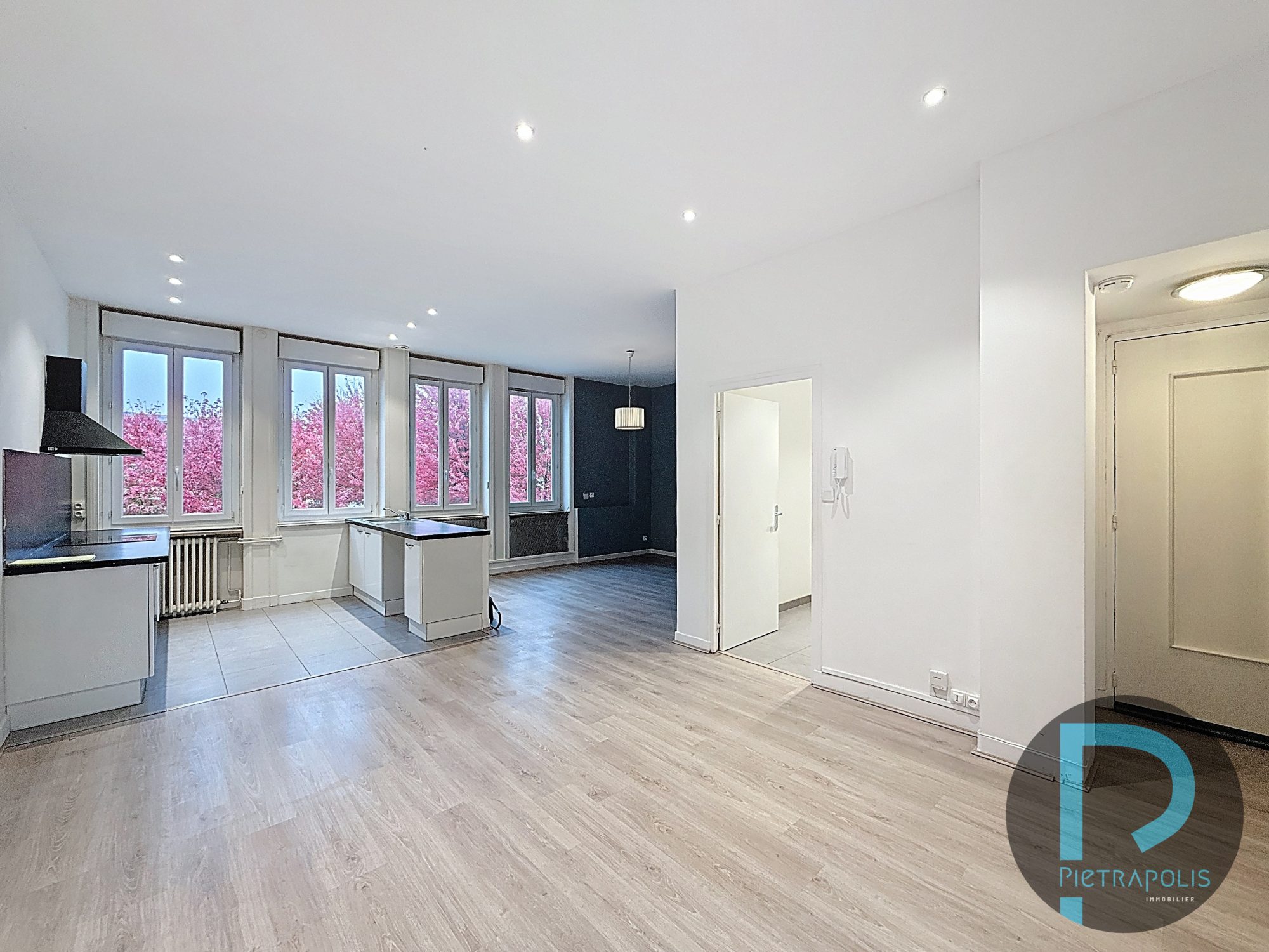 Appartement de 92m² - 3 chambres - Plein centre ville proche gare Villefranche S/S - 1 er étage sans ascenseur Villefranche-sur-Saône 69400
