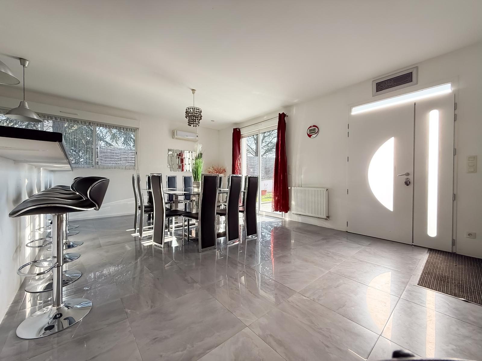 Maison de palin-pied sur les hauteurs de Fontaines Saint Martin Fontaines-Saint-Martin 69270