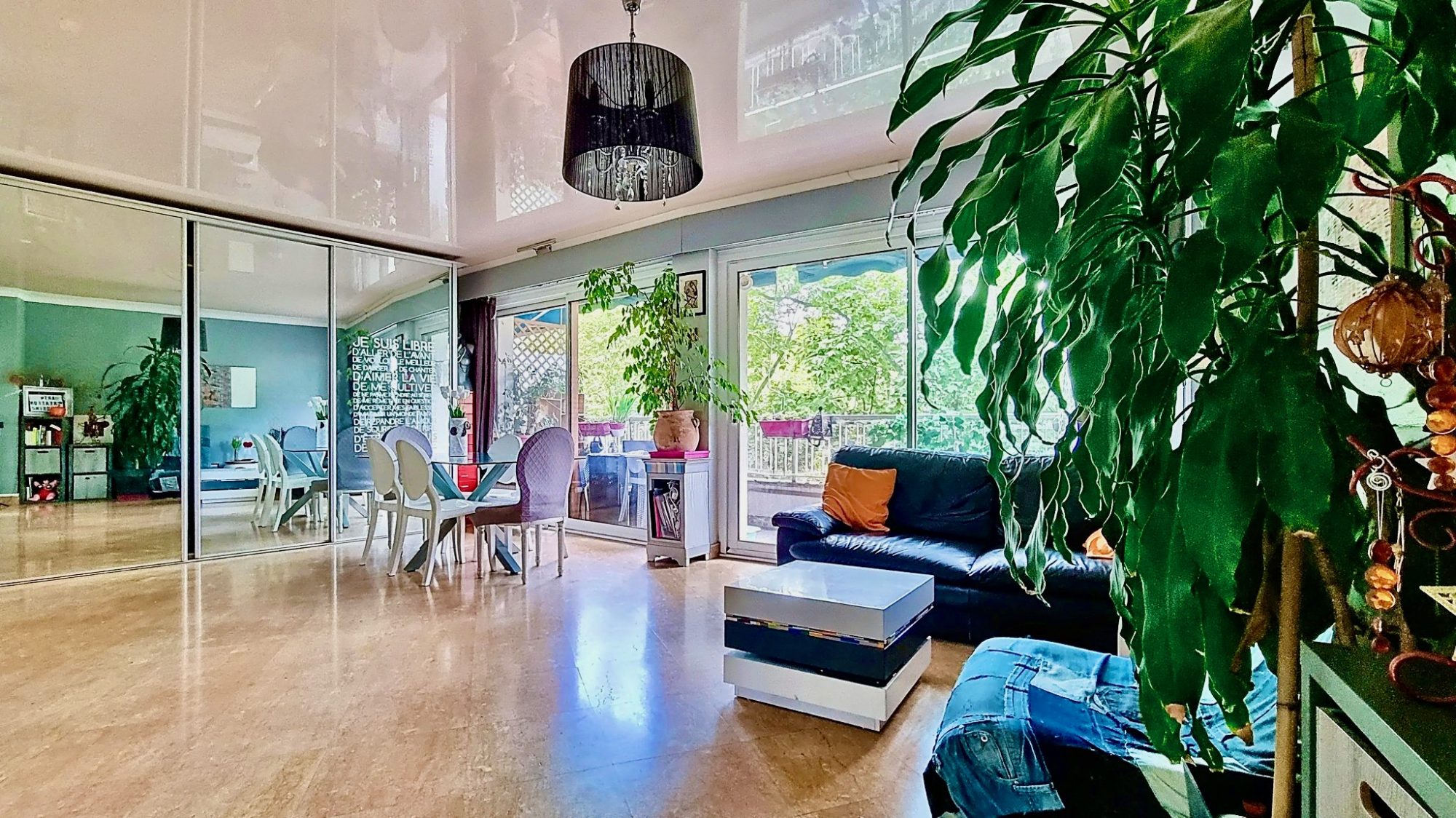 Appartement étage élevé, 2 balcons - Saxe Gambetta