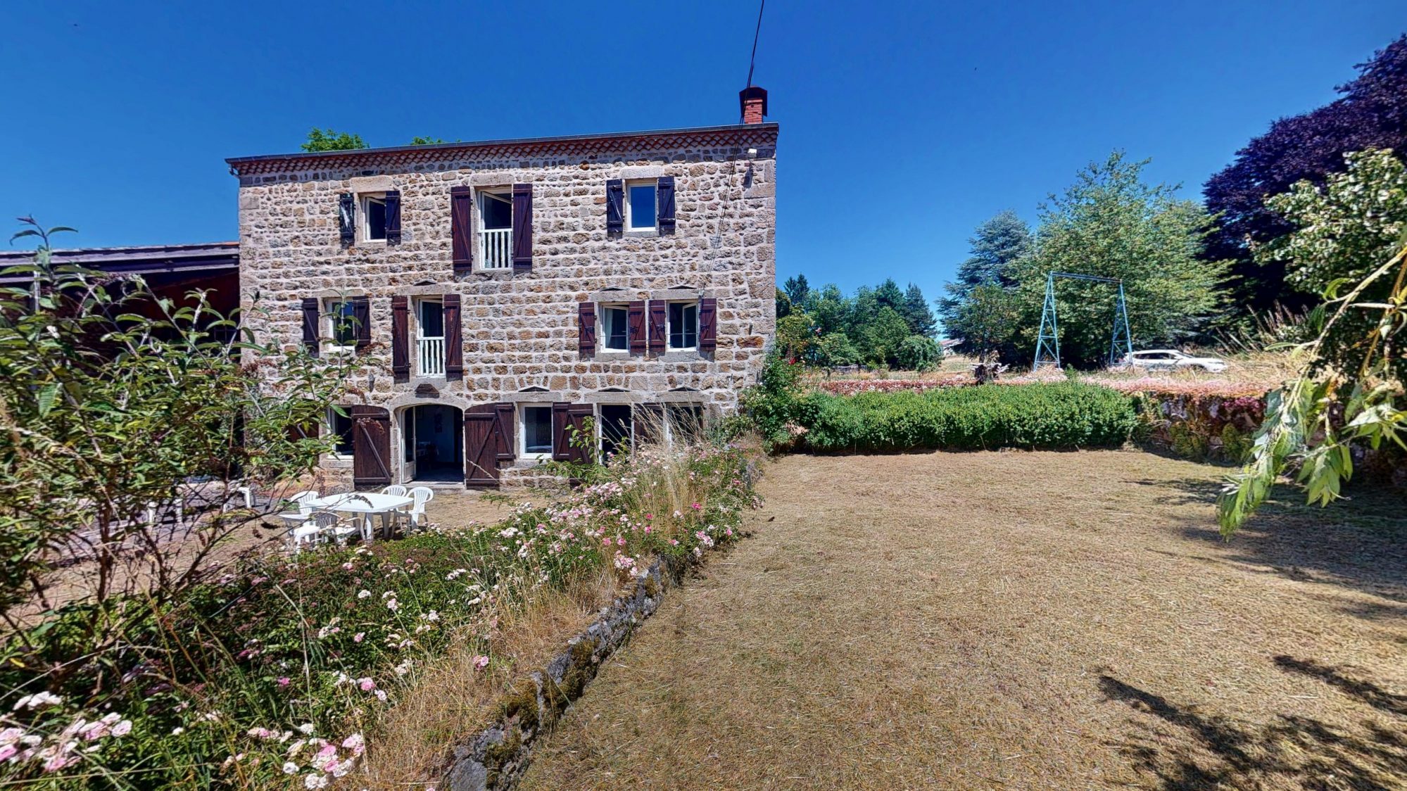 Ferme à rénover sur 1 hectares 5 de terrain constructible Usson-en-Forez 42550