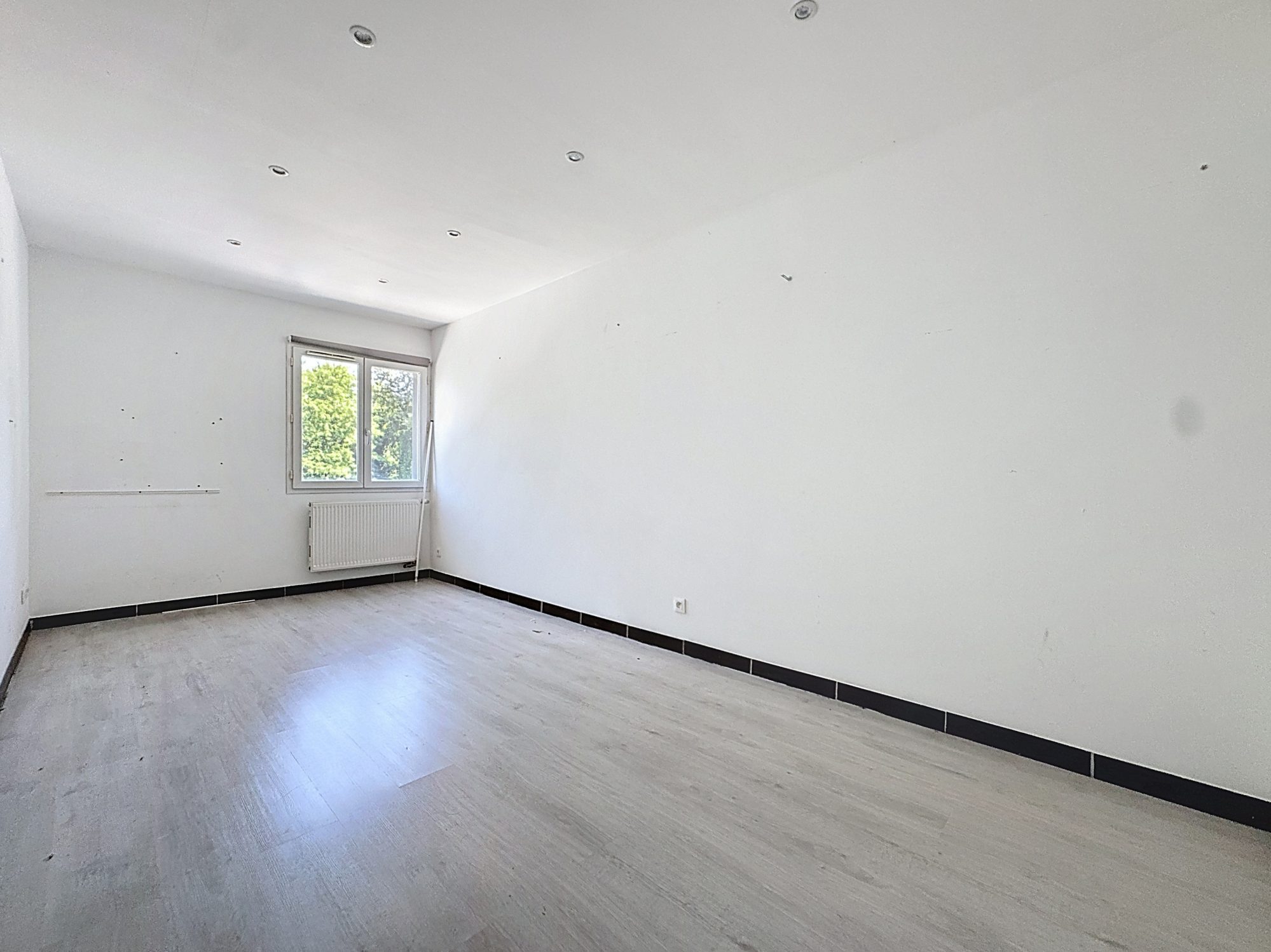 Bâtiment Commercial ou de Bureaux à Craponne de 430m2 Craponne 69290