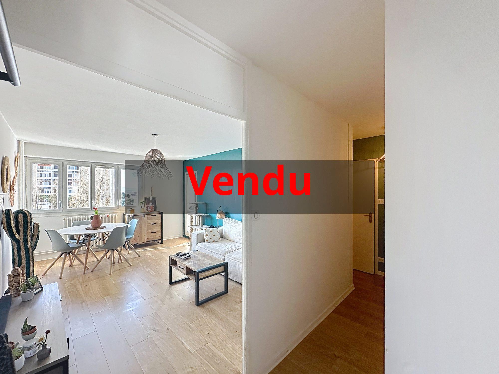 T3 AVEC LOGGIA CENTRE VILLE