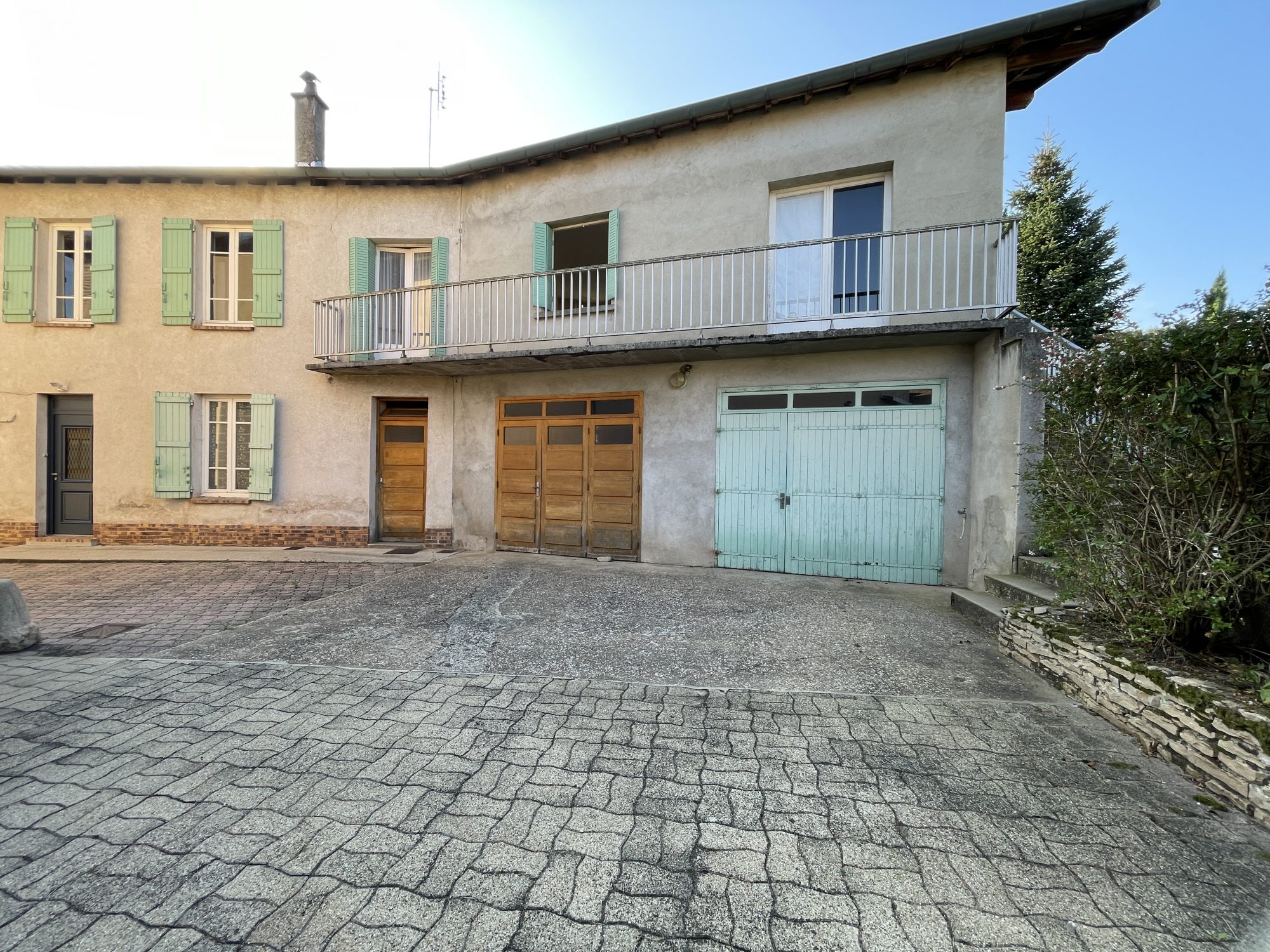 Maison de 144m² en plein centre - Terrain de 497m² - 5 chambres - 2 garages - Possibilités plusieurs logements