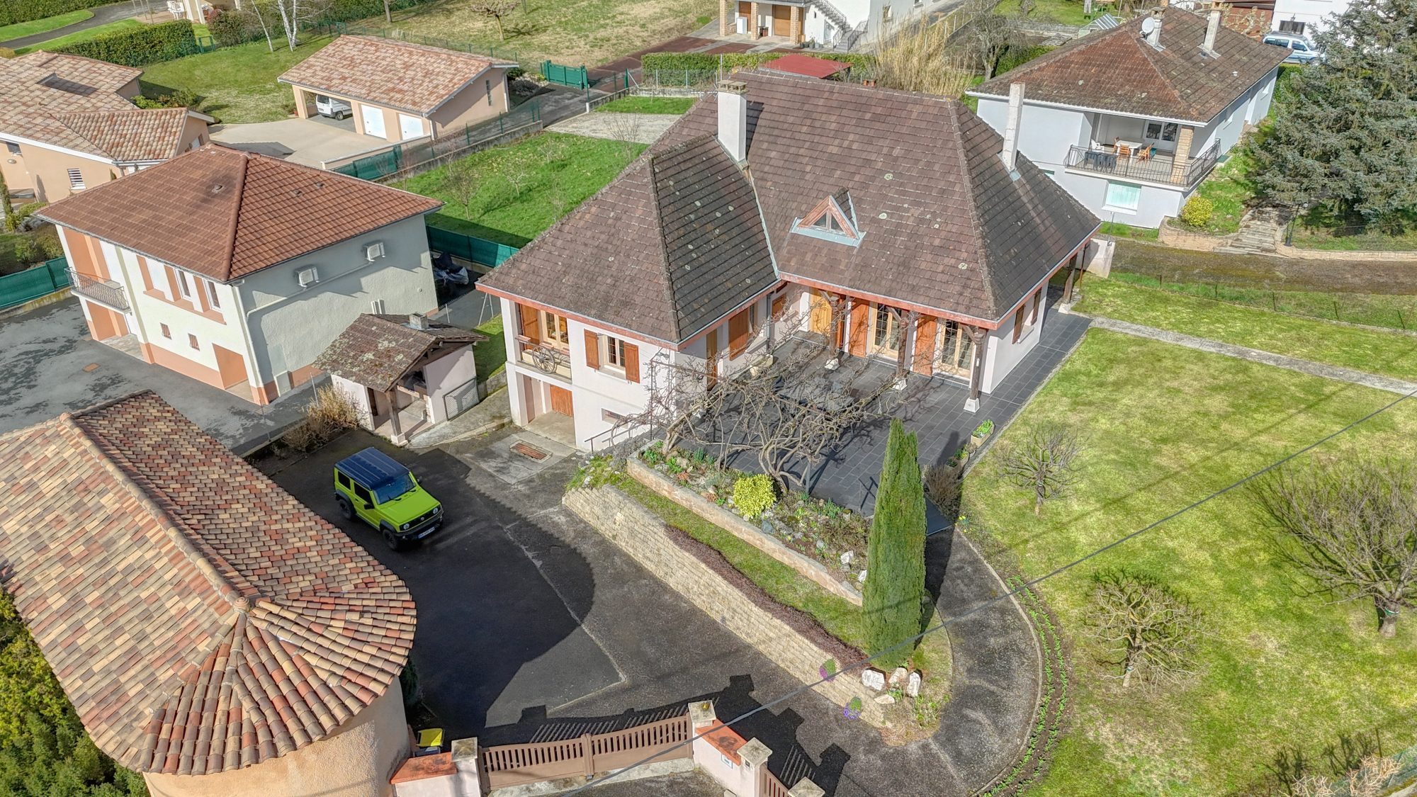 La Boisse -Maison de 126m2 carrez - Terrain 1030m2- combles aménageables 137m2-Sous-sol 140m2 La Boisse 01120