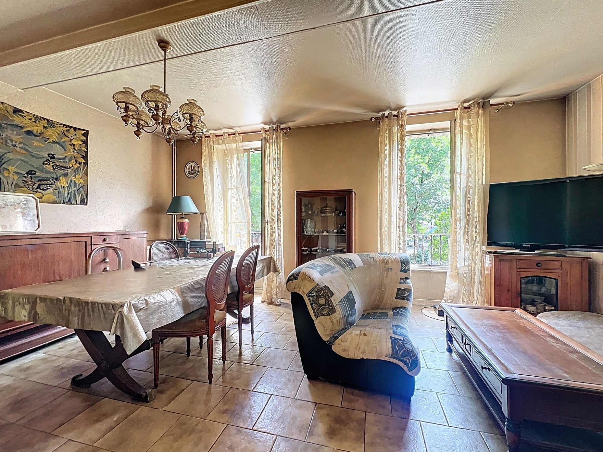 IDEAL INVESTISSEURS OU GRANDE FAMILLE  - PROCHE DES COMMODITES Tarare 69170