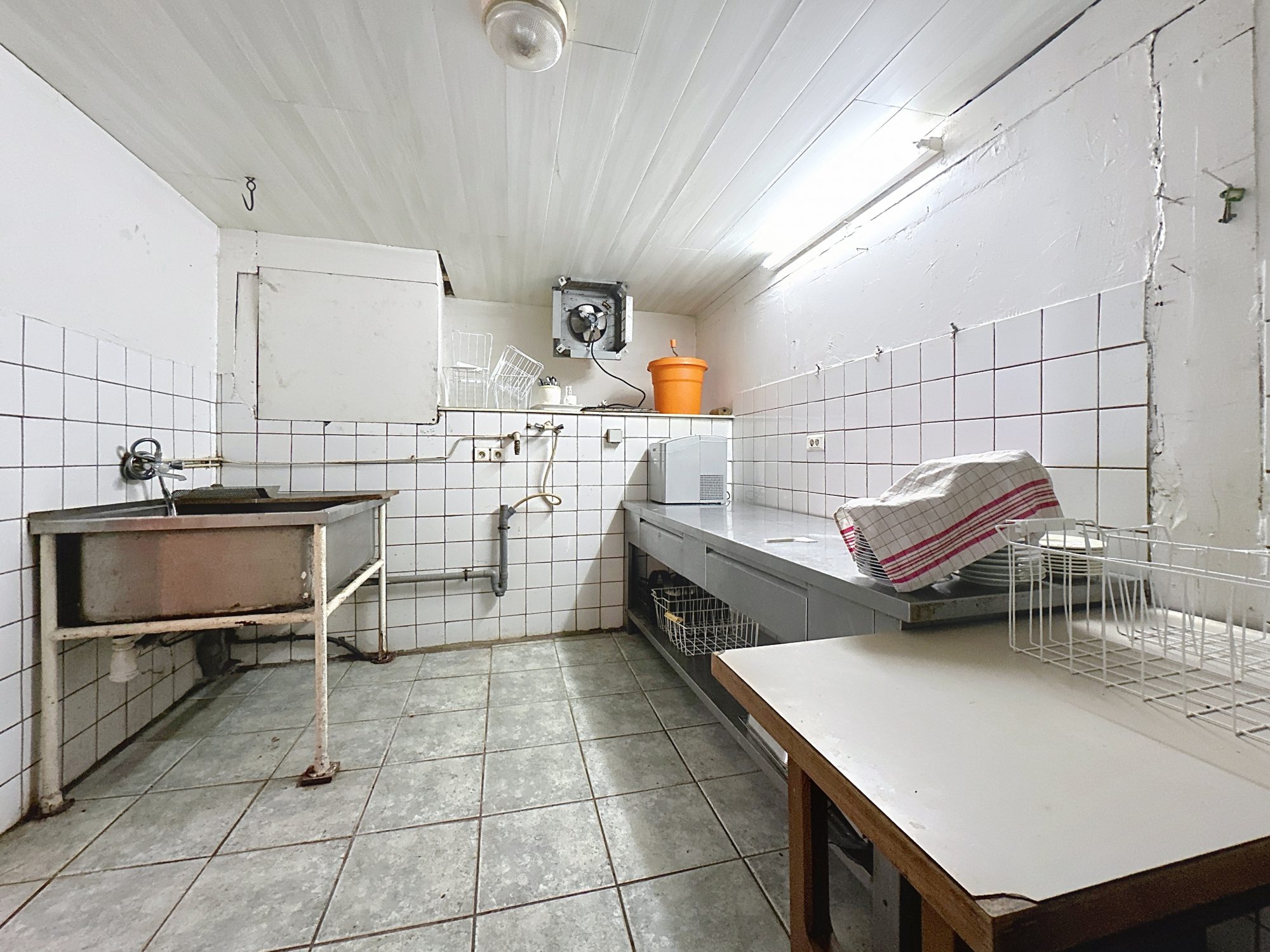 ANCIEN BAR / RESTAURANT AVEC LOGEMENT DE FONCTION ET DÉPENDANCE – BEYSSAC (20 MIN DU PUY-EN-VELAY) Beyssac,  Saint-Jean-de-Nay 43320