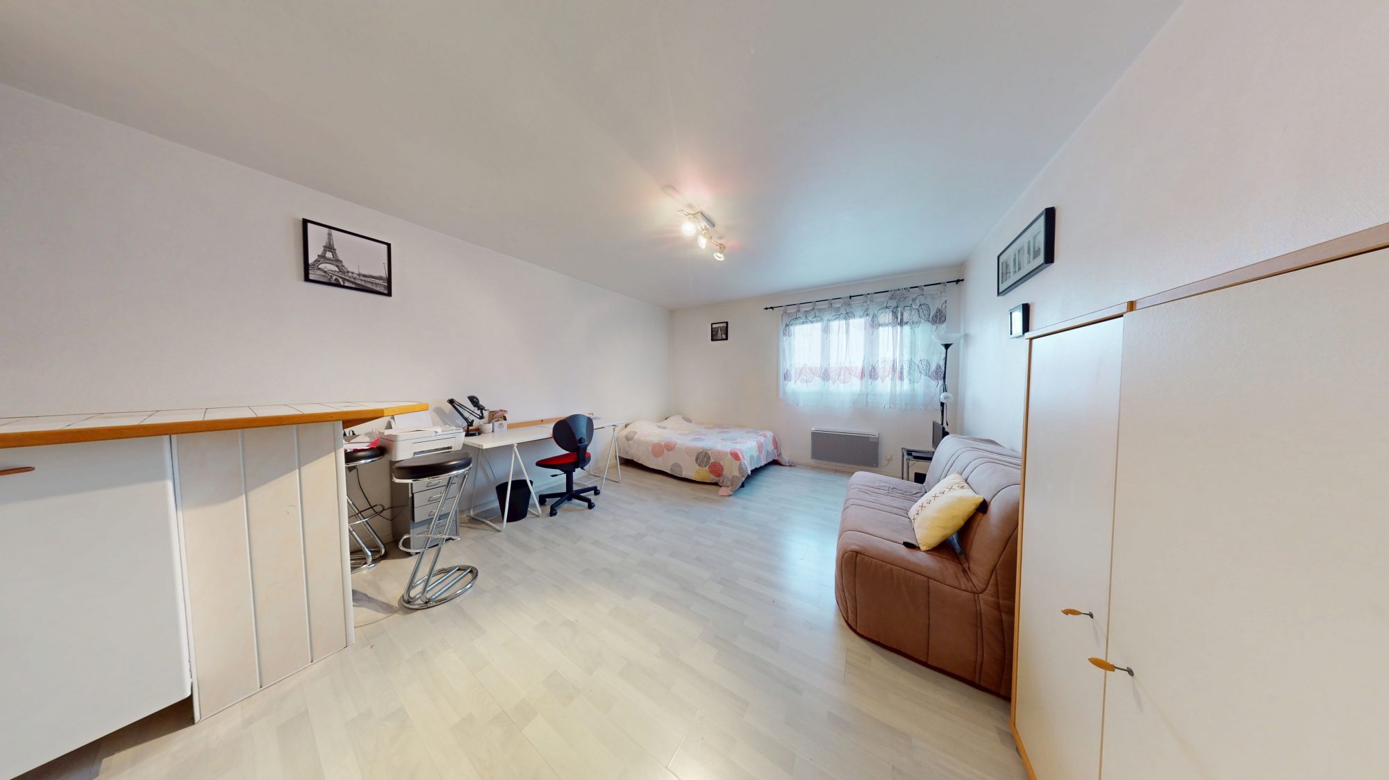 Studio avec stationnement