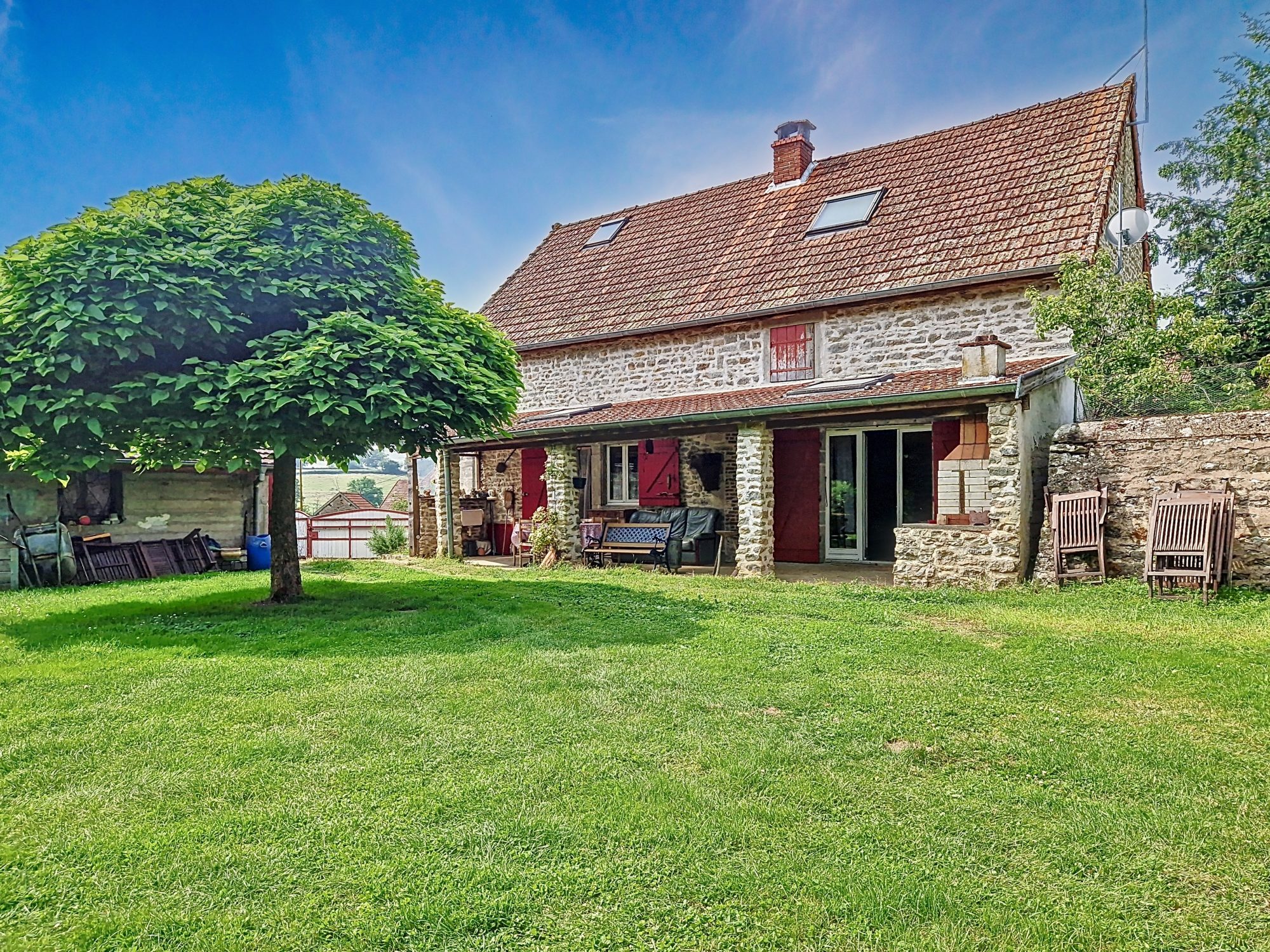 Maison en pierre rénovée – 142 m² habitables – Terrain 2 398 m²