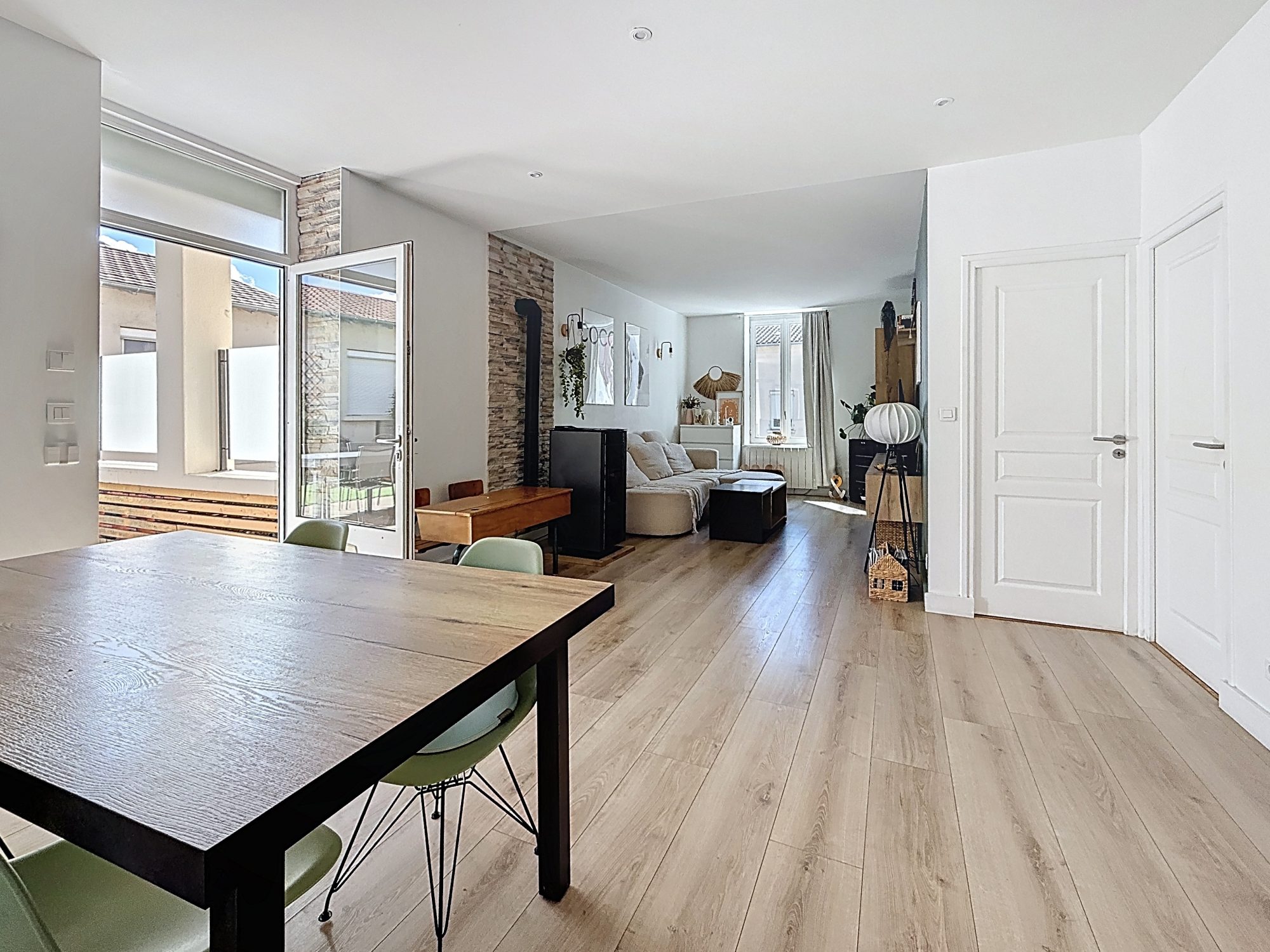 TRÈS BEL APPARTEMENT T4 AVEC GRANDE TERRASSE Tarare 69170