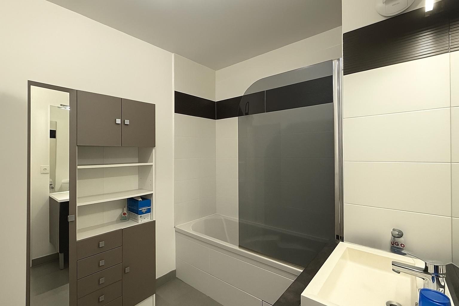 T2 récent avec balcon et parking Sathonay-Camp 69580