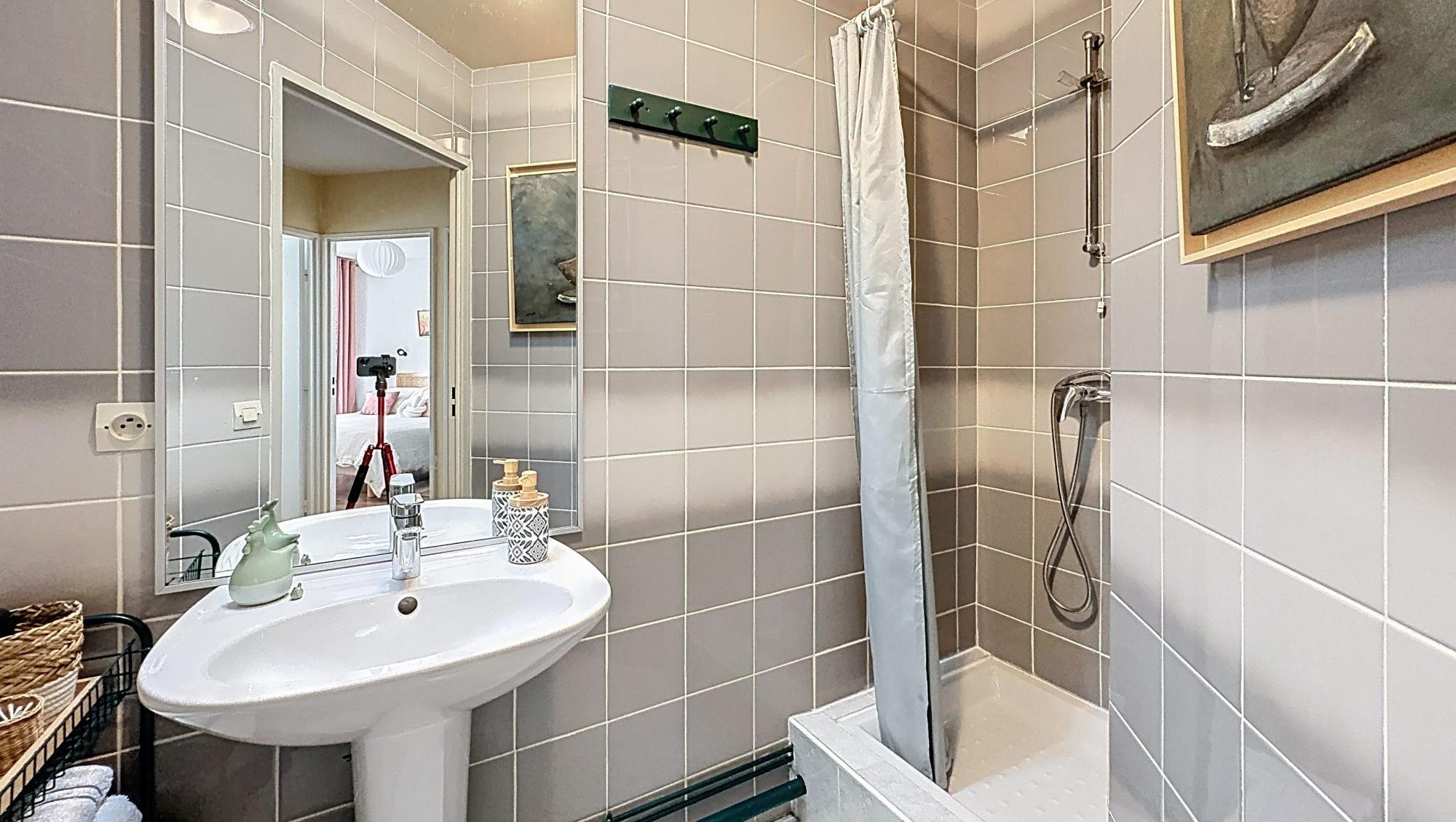 T3  de 98 m² avec balcon, métro Garibaldi, garage possible Lyon 69003