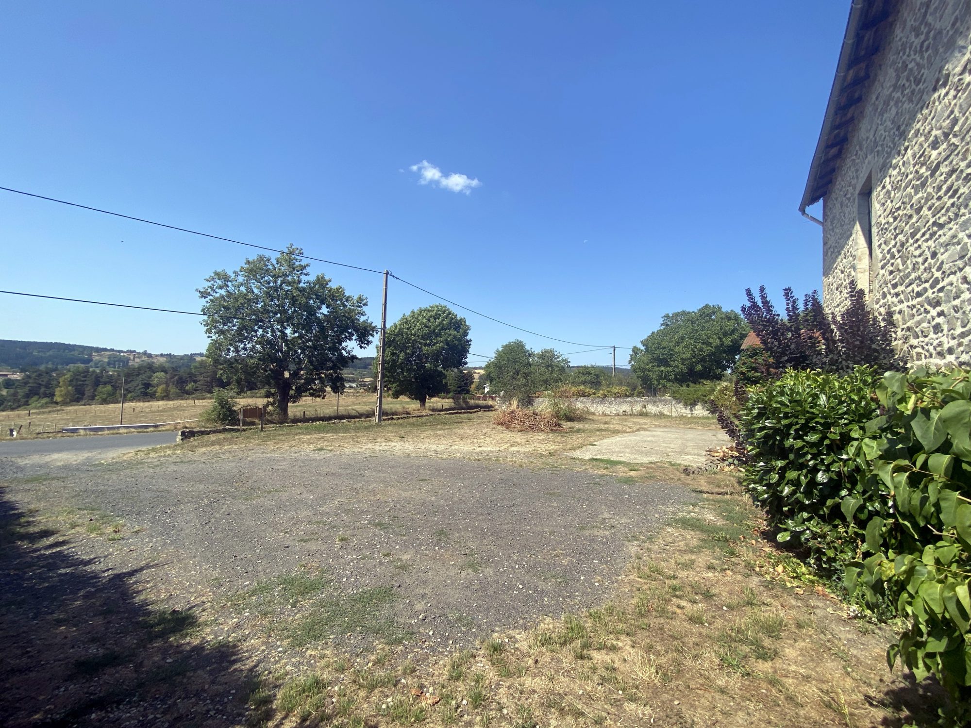 Ferme en pierres sur terrain attenant Chomelix 43500