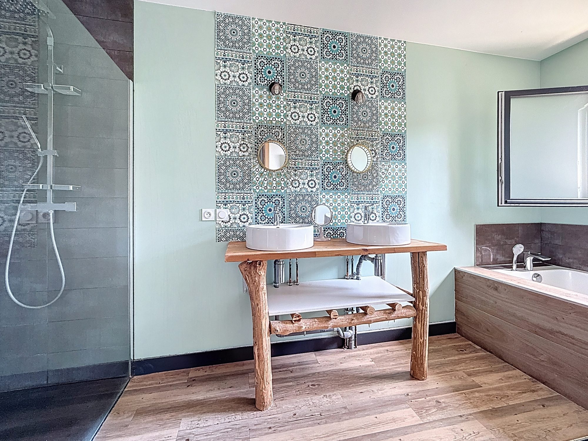 Maison moderne clé en mains de 2013 de type T5, 2500 m² de terrain,  belle pièce de vie, cuisine meublée équipée,  4 chambres, piscine 8x4 chauffée Vindry-sur-Turdine 69490