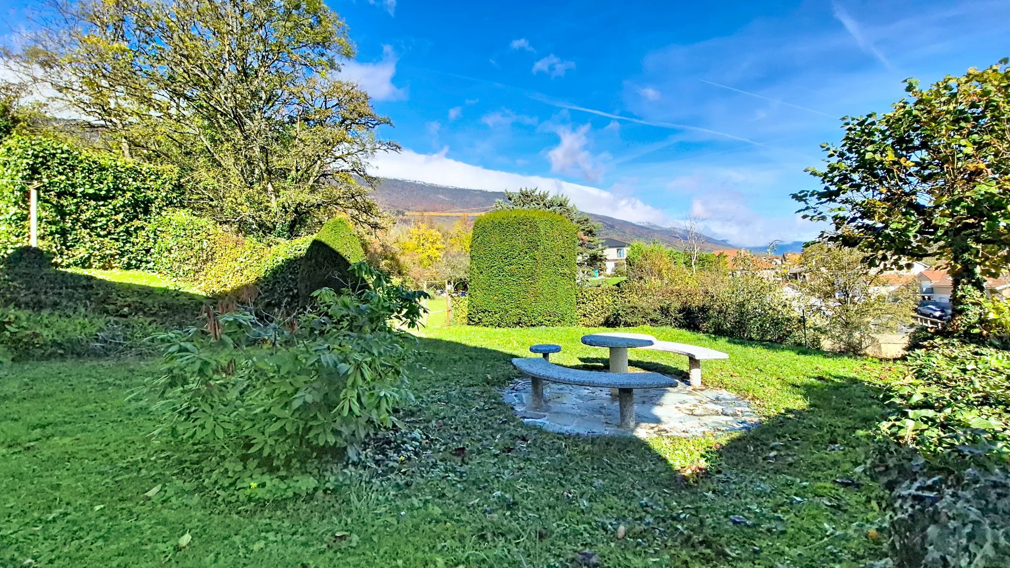 Ensemble immobilier de 2 maisons individuelles Thoiry 01710