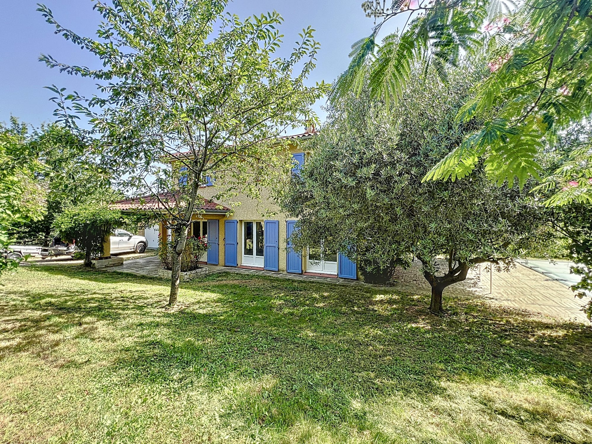 MAISON 142m² - 4 CHBRES – TERRAIN ARBORE – PISCINE - DEPENDANCES - SOUS SOL Saint-Pierre-la-Palud 69210