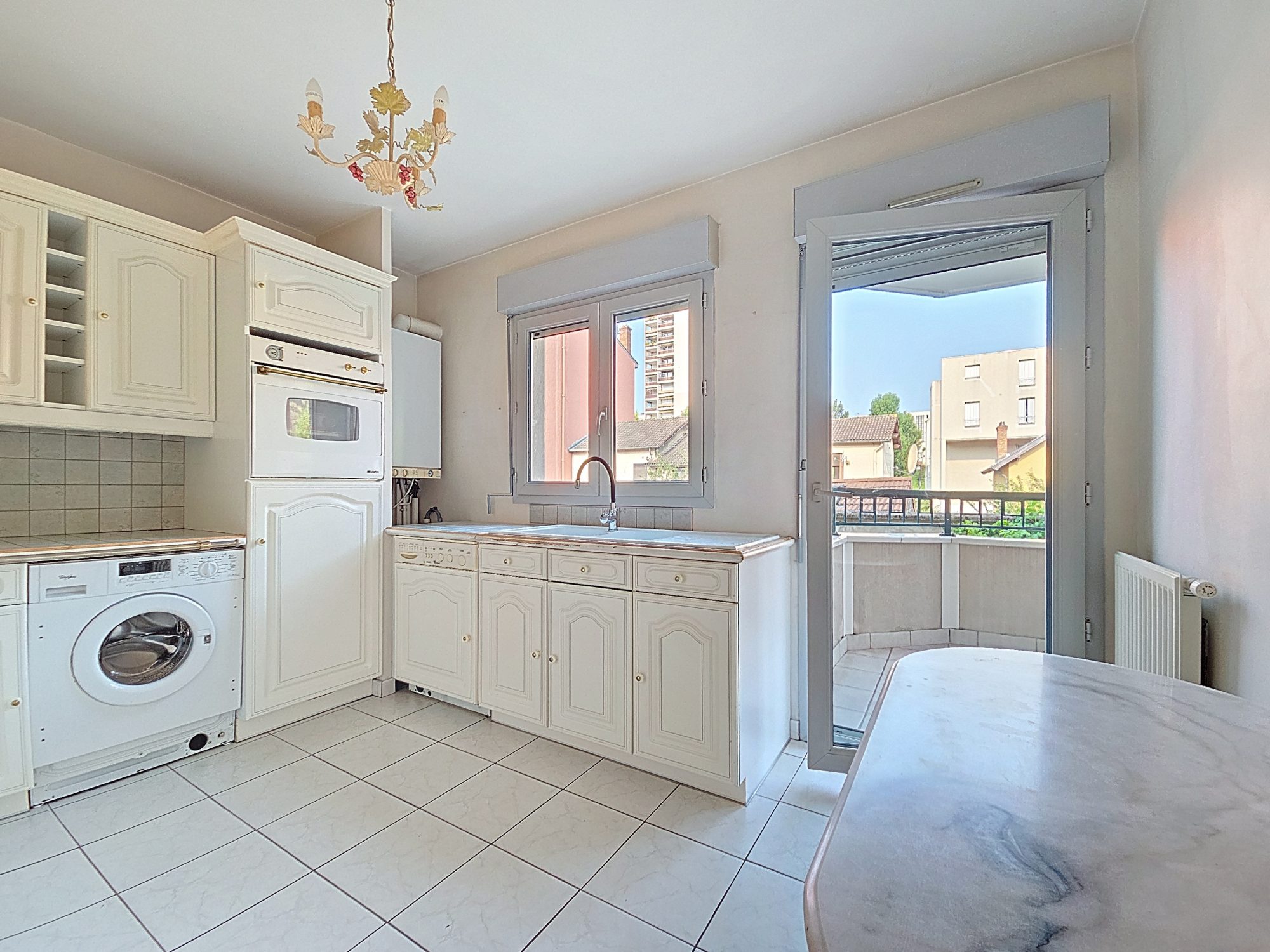 Gratte Ciel Appartement T3 de 68 m2 et Balcon de 9 m2 et Garage Villeurbanne 69100