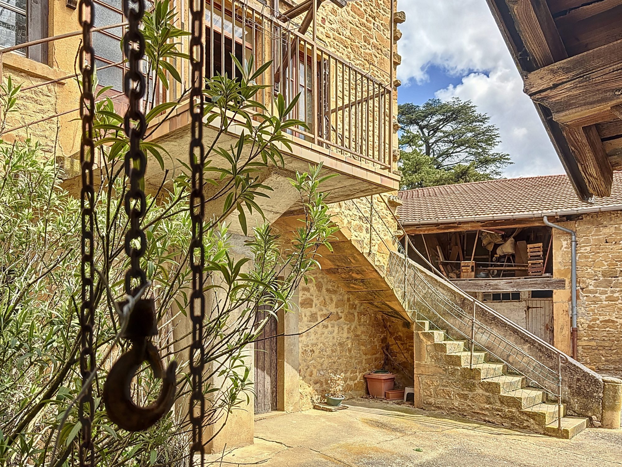 Maison 140m² en pierres dorées à réhabiliter Bagnols 69620