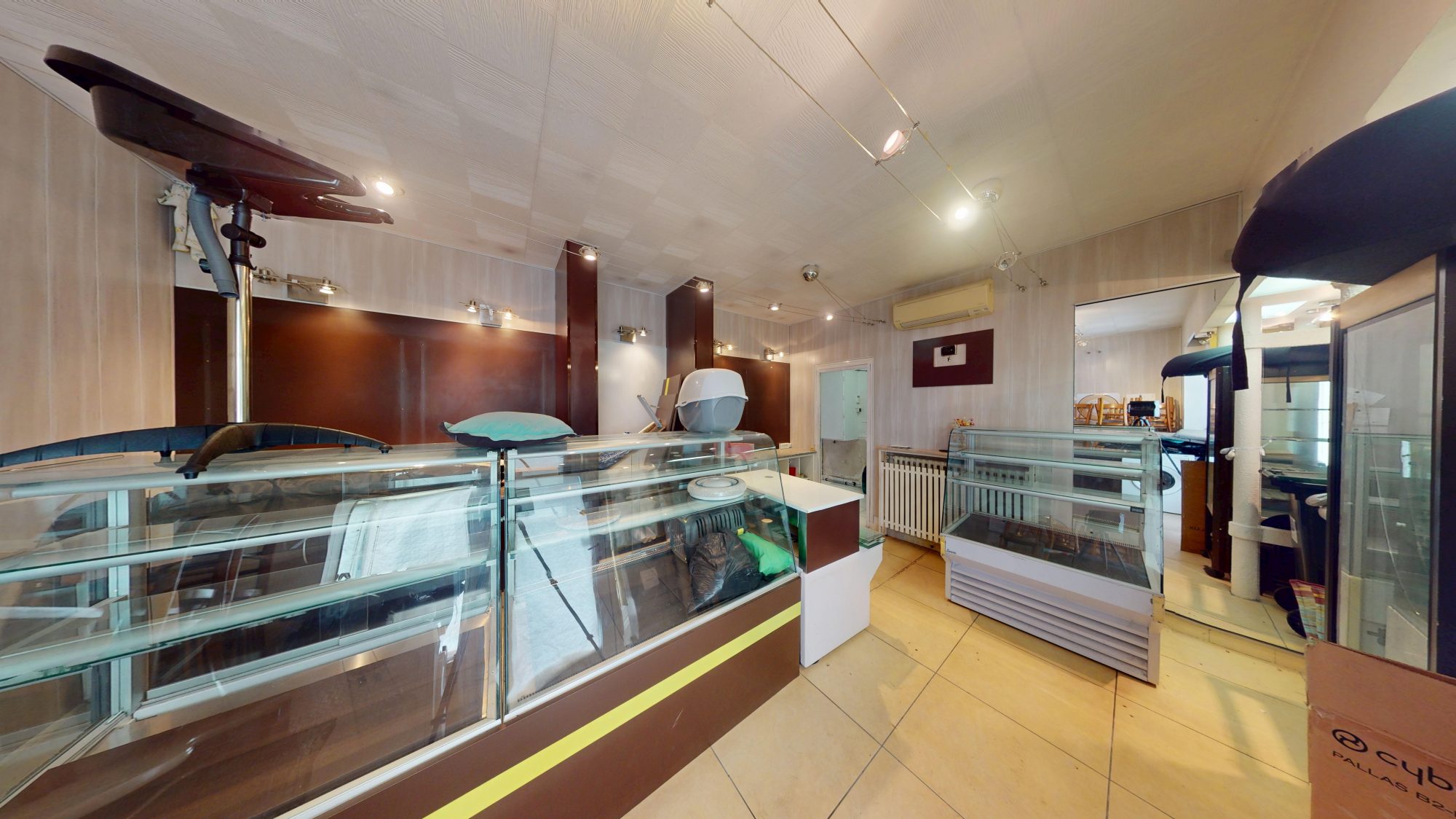 Appartement et local commercial Le Chambon-Feugerolles 42500