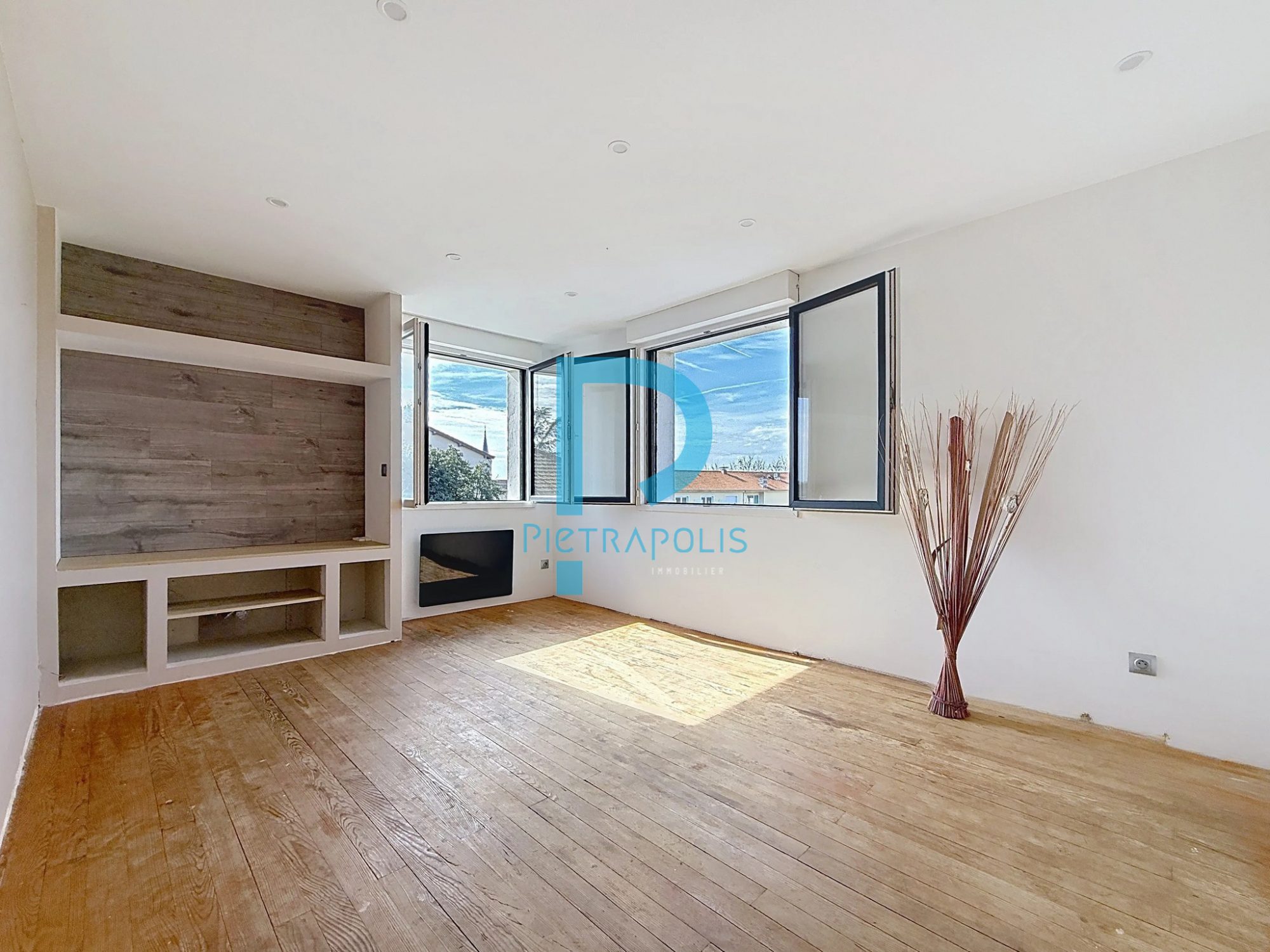 MAISON 4 CHAMBRES SUR SOUS-SOL COMPLET - PARCELLE DE 1100 m2 Châtillon-sur-Chalaronne 01400