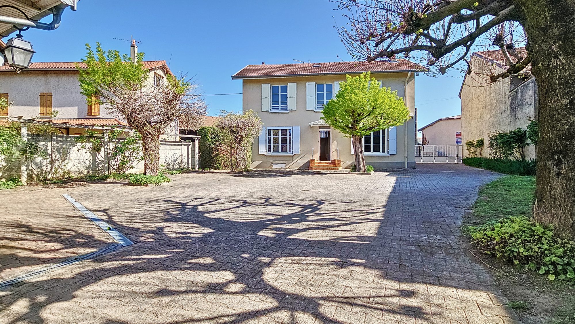 Beaurepaire - Maison T6 - 177m2 - Terrain 2219m2 (Zone U)