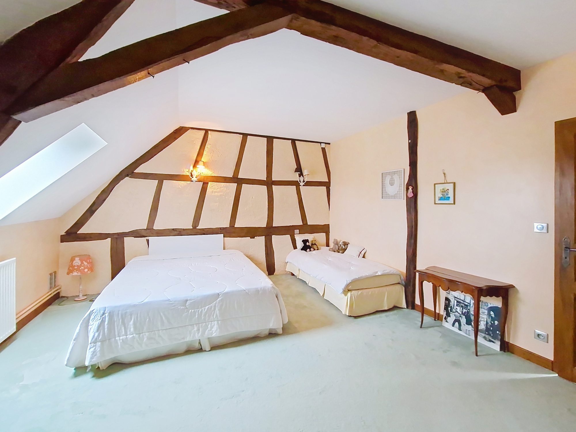 A 15kms de Chalon sur Saône : très belle longère. sur 20 ares. Chalon-sur-Saône 71100