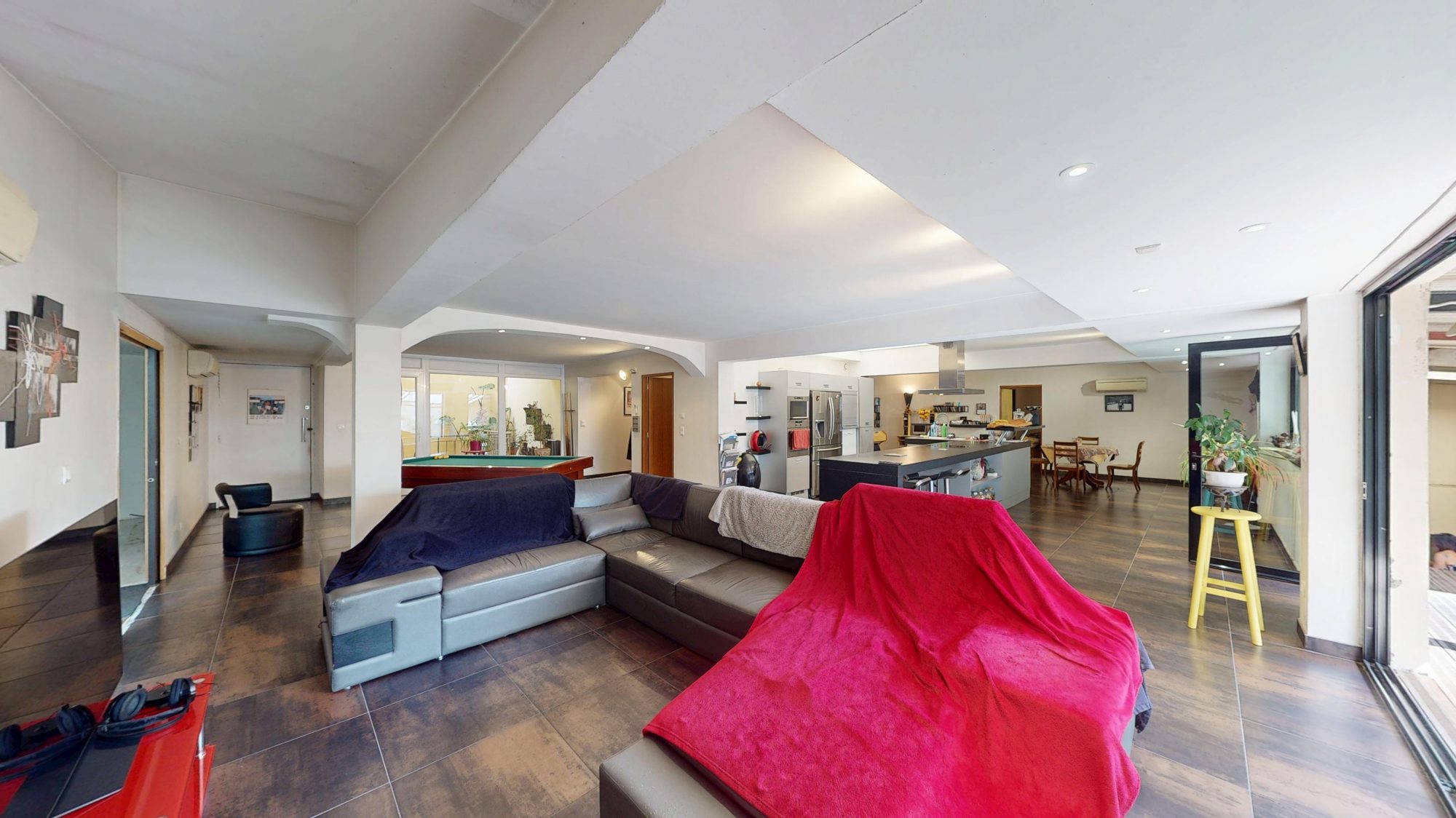 PRESTIGE, LOFT DE 270m2 hab, TERRASSE, DOUBLE GARAGE, COMBLES AMENAGÉES 235m2, CLIM REVERSIBLE, PROCHE TOUTE COMMODITÉS Le Chambon-Feugerolles 42500