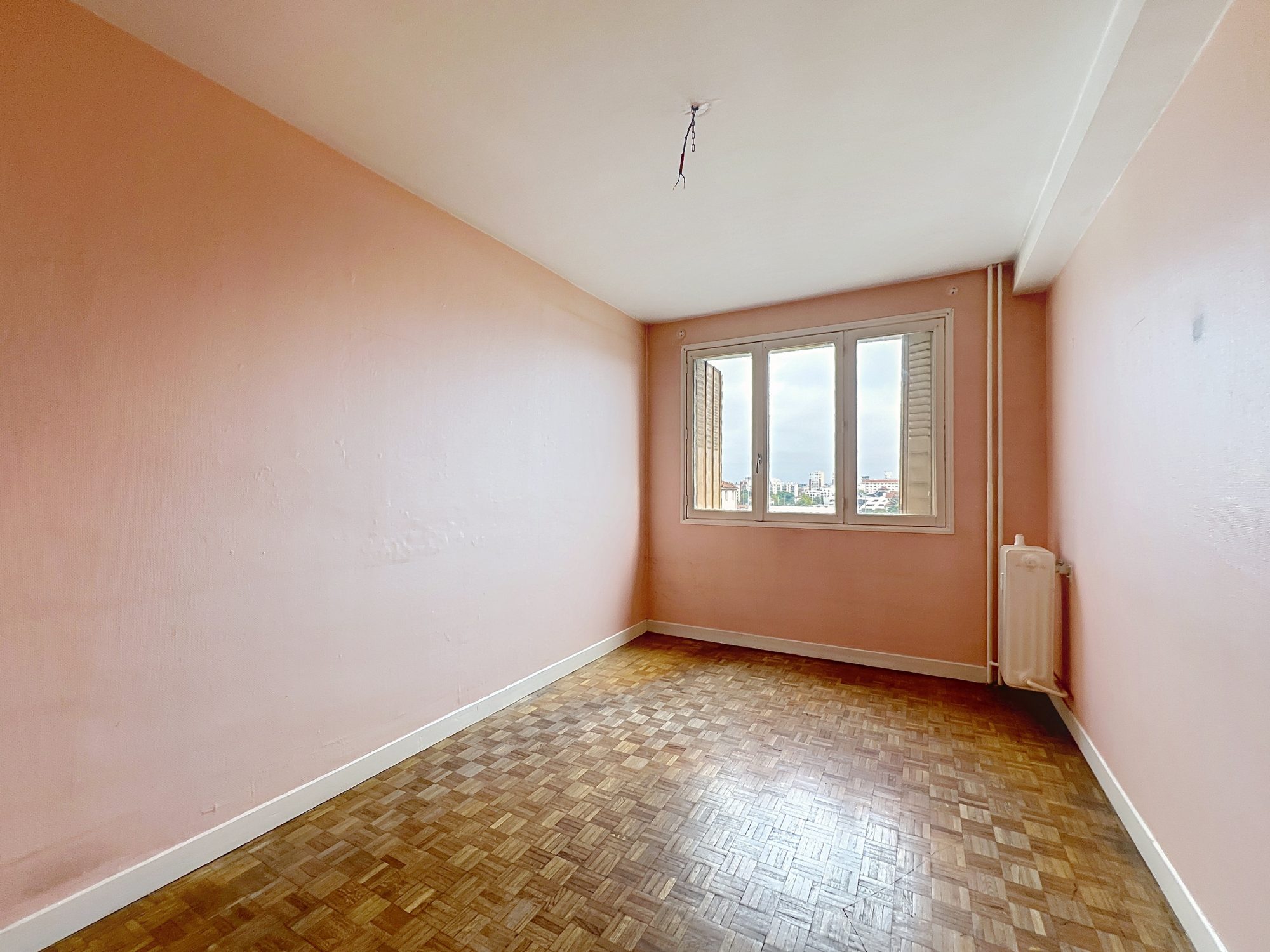 VILLEURBANNE - APPARTEMENT  T4 DE 67m2 AVEC POTENTIEL A RENOVER - 7ème ETAGE  - VUE DEGAGEE  - BALCON Villeurbanne 69100