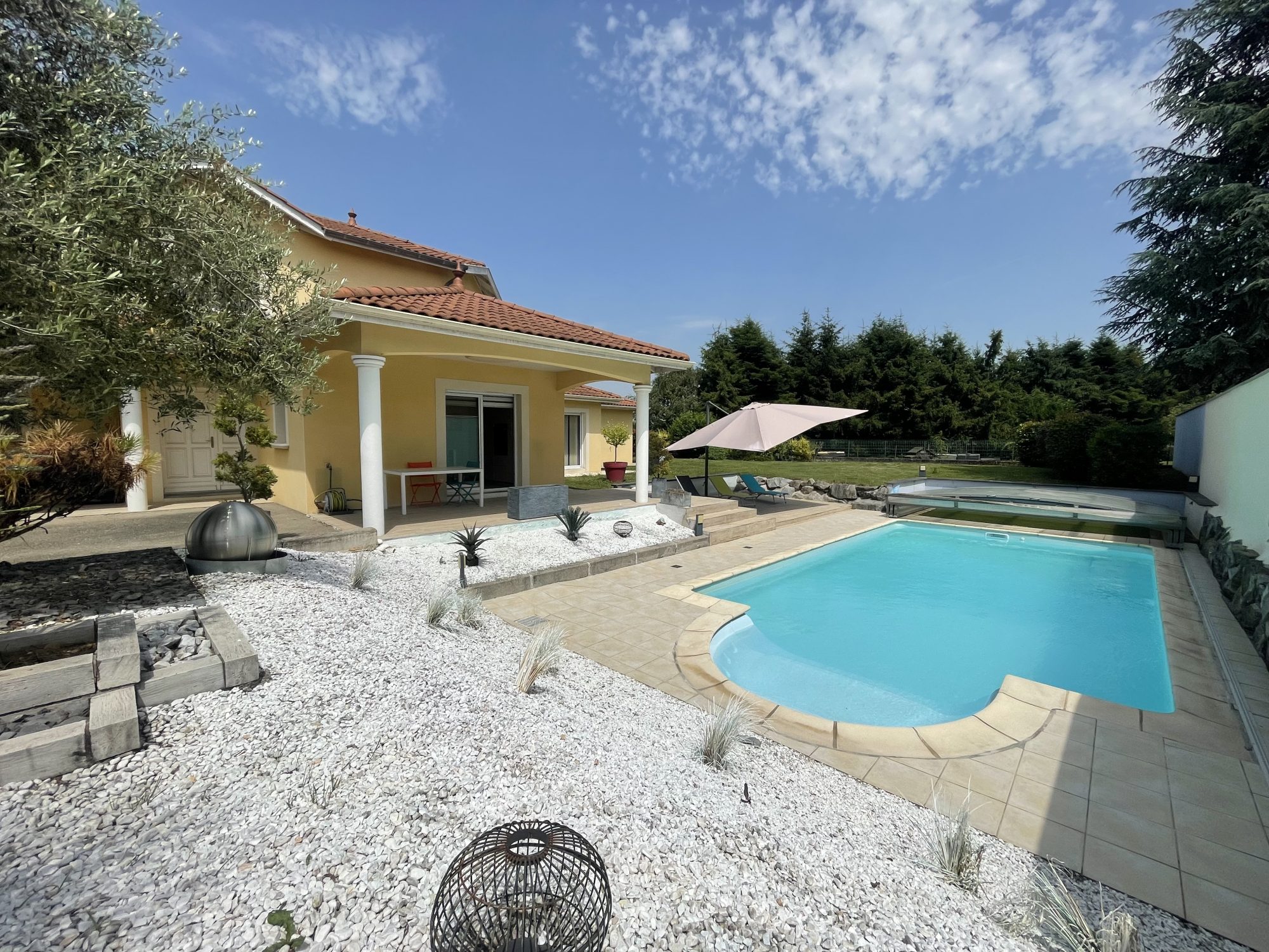 Maison d’architecte 180 m² avec piscine – au calme _ Terrain 1200m – Villette d’Anthon