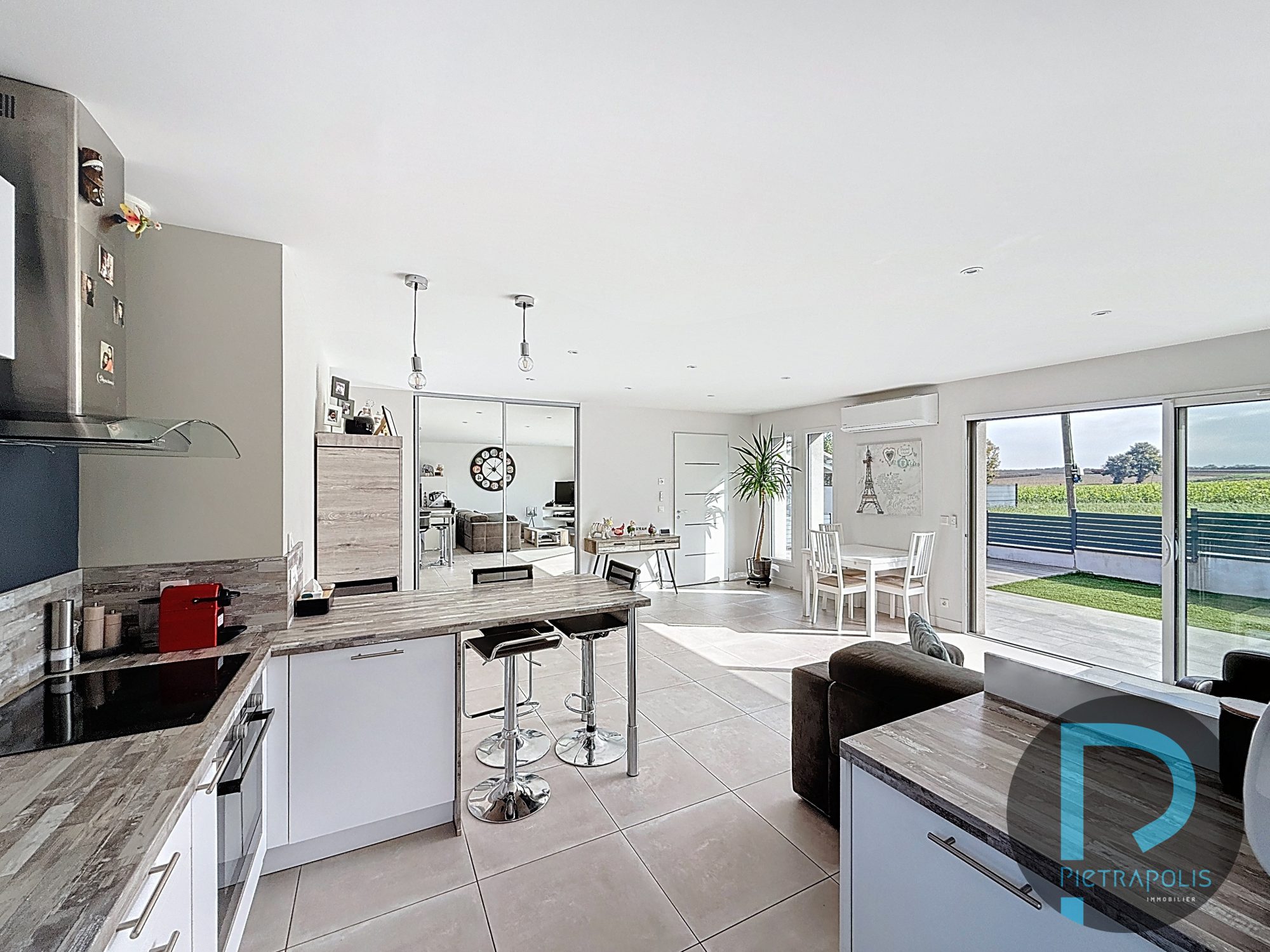 Maison de plain-pied de 92m² - 3 chambres - Terrain de 371m² - garage - 3 places de parkings Chaleins 01480