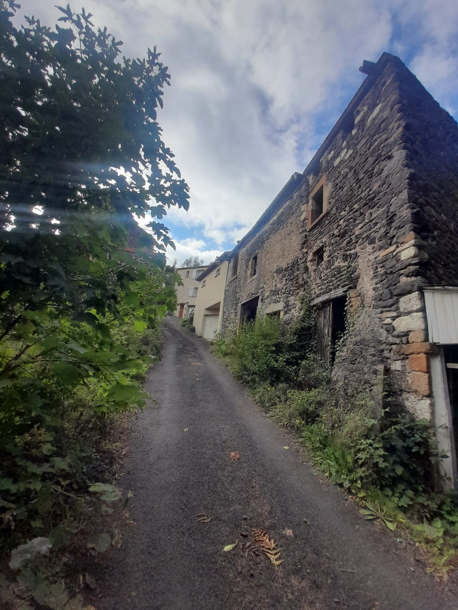 Maison - 2 pièces - 66 m² - Corent (63730)