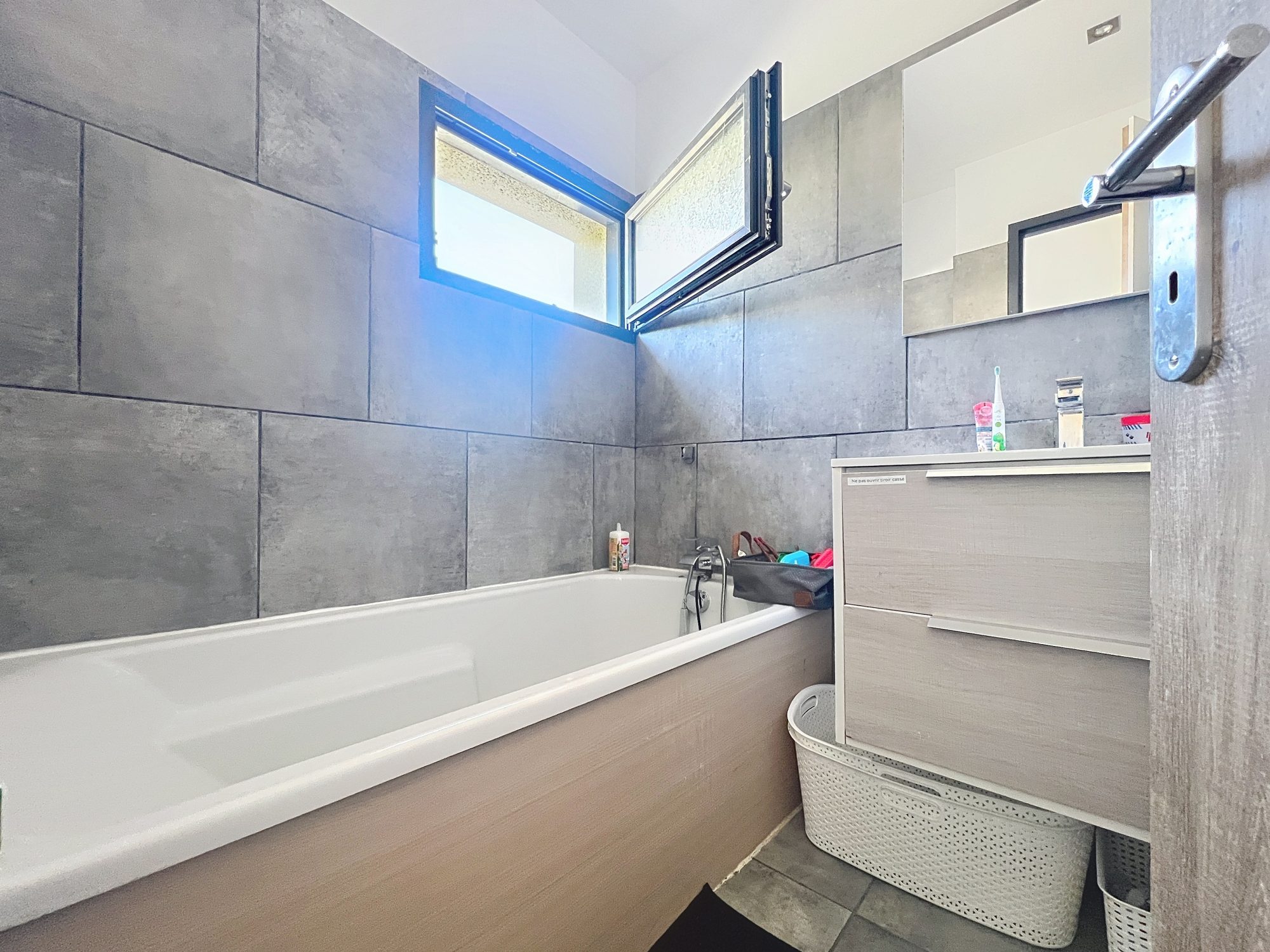 Maison d'environ 105 m² composé de 3 chambres dont une suite parentale SAINT LOUP 69490