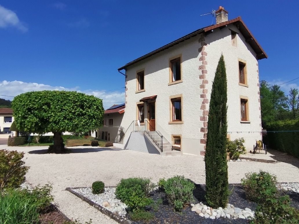 Maison 4 chambres  - panneaux photovoltaiques Chauffailles 71170