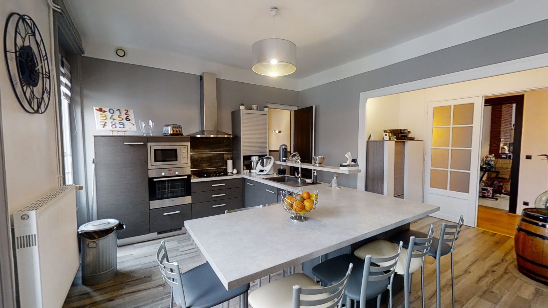 APPARTEMENT BOURGEOIS 135m² HAB., 5EME ET DERNIER ÉTAGE, 3 CHAMBRES, GARAGE, GRENIER AMÉNAGÉ, CAVE, PROCHE TOUTES COMMODITÉS