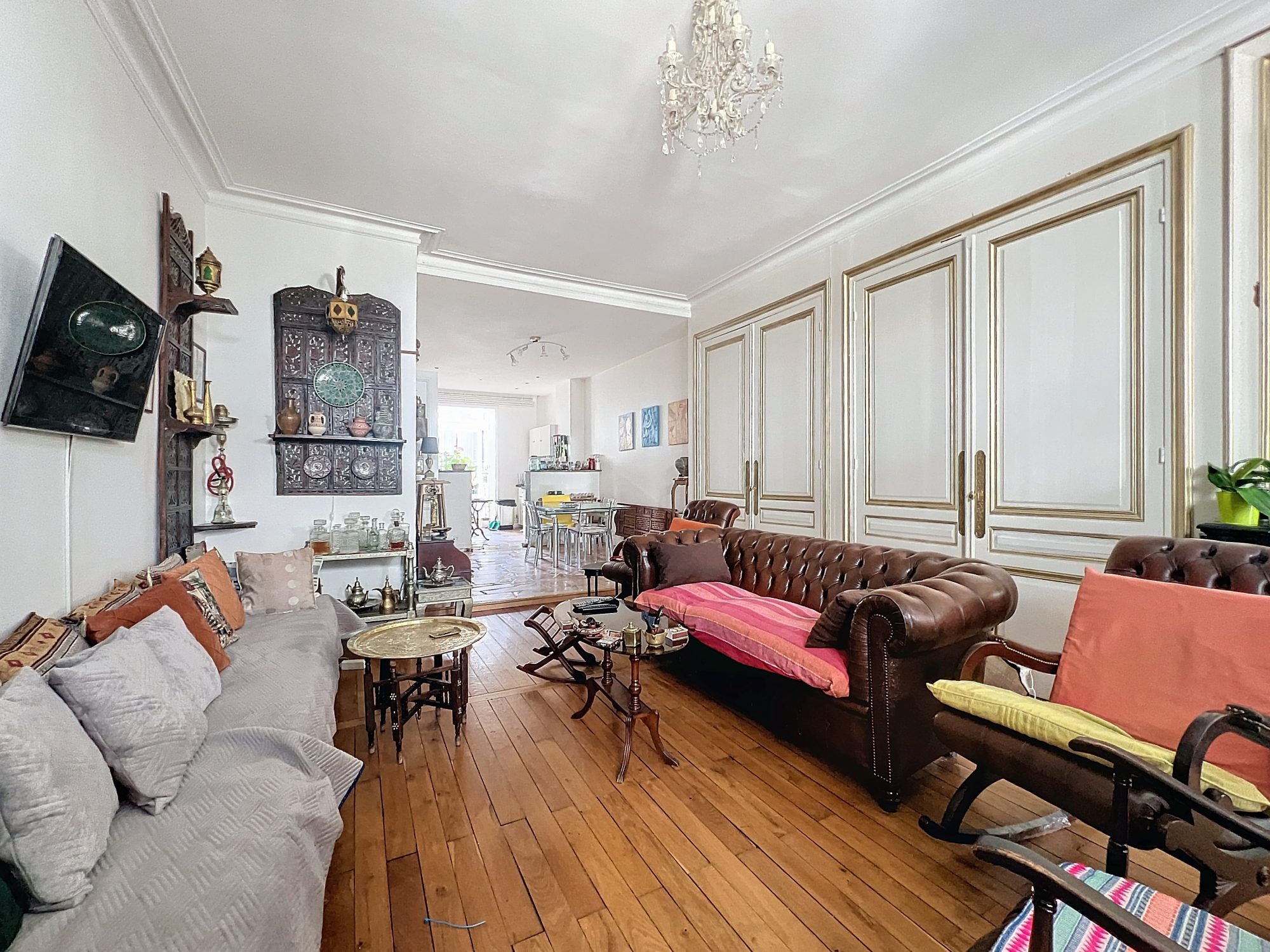 APPARTEMENT 4 CHAMBRES - 1ER ETAGE - CENTRE VILLE - 2 SALLES DE BAINS - GRANDE PIECE DE VIE