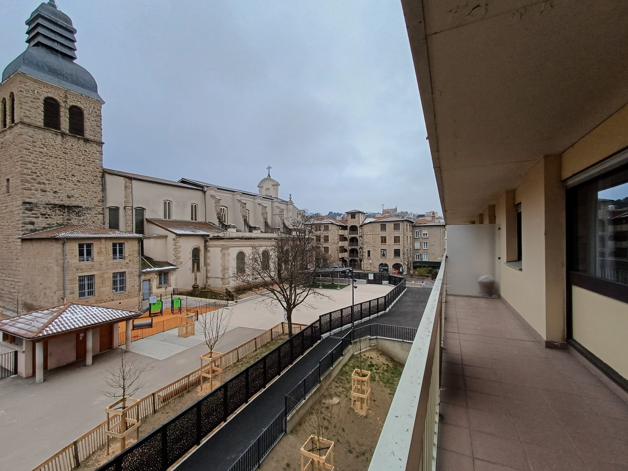 Chavanelle : Grand T3 lumineux avec immense balcon