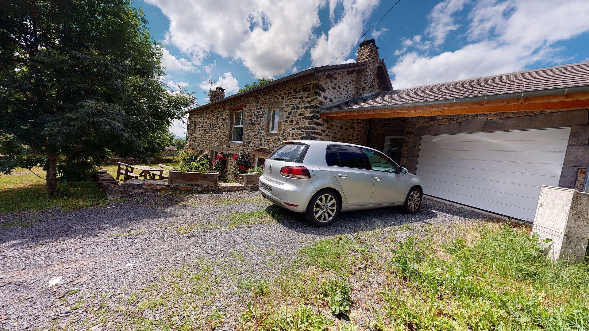 SEULEMENT CHEZ GTI ! Magnifique maison en pierres ! Saint-hostien 43260