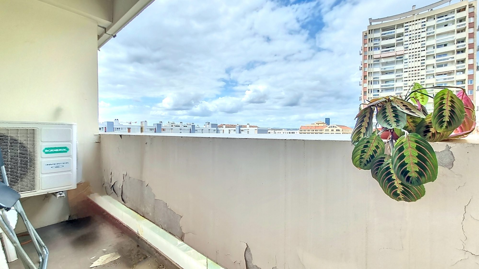 VUE DEGAGEE SANS VIS A VIS - T3 80 m² climatisé avec terrasse - Parking possible Villeurbanne 69100